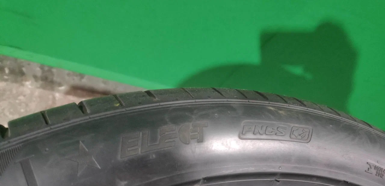 Pirelli P Zero PZ4 275/40 R22 106Y - миниатюра 3