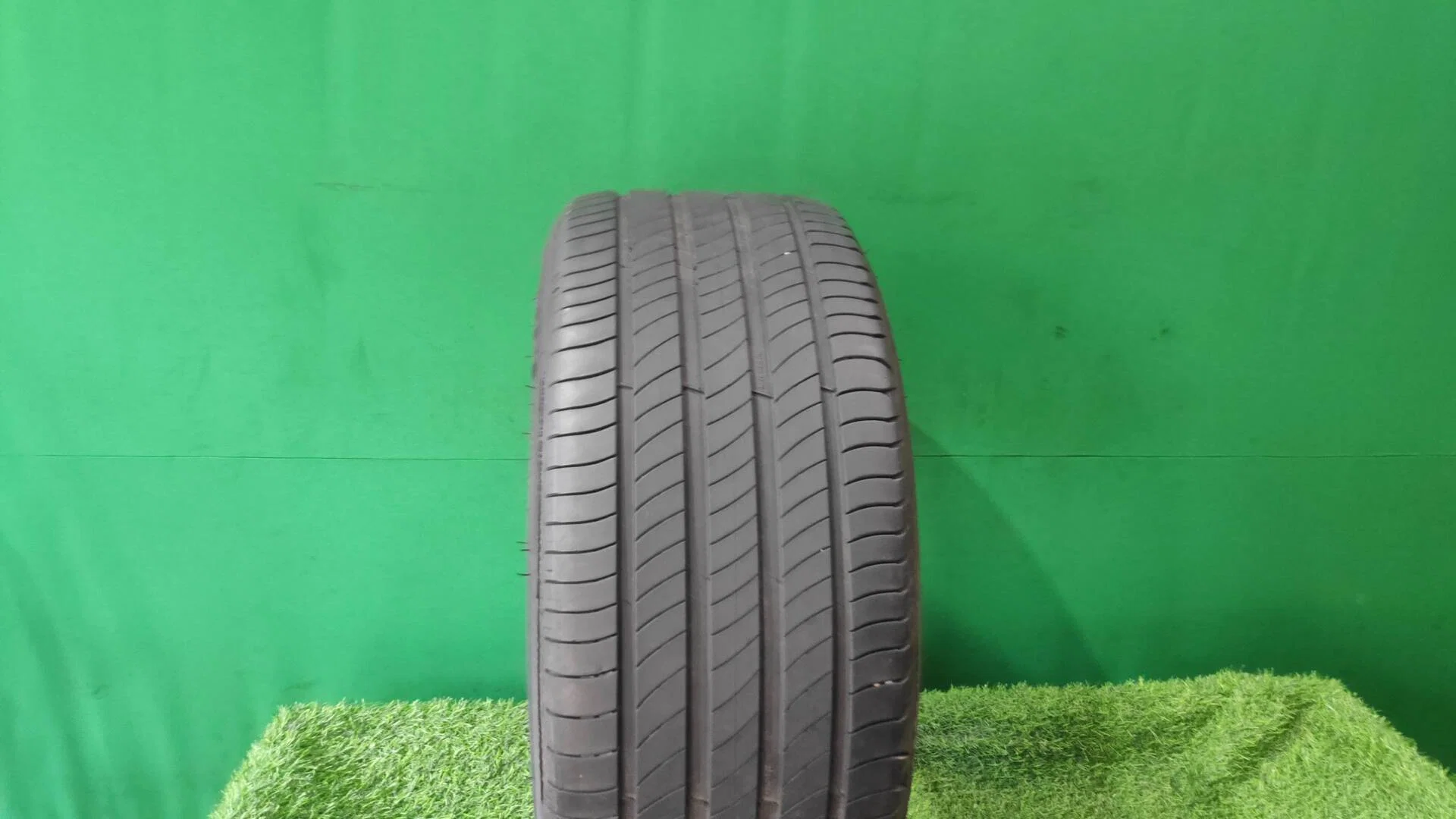 255/40 R19 дюймов Michelin Primacy 4 летние - изображение 1