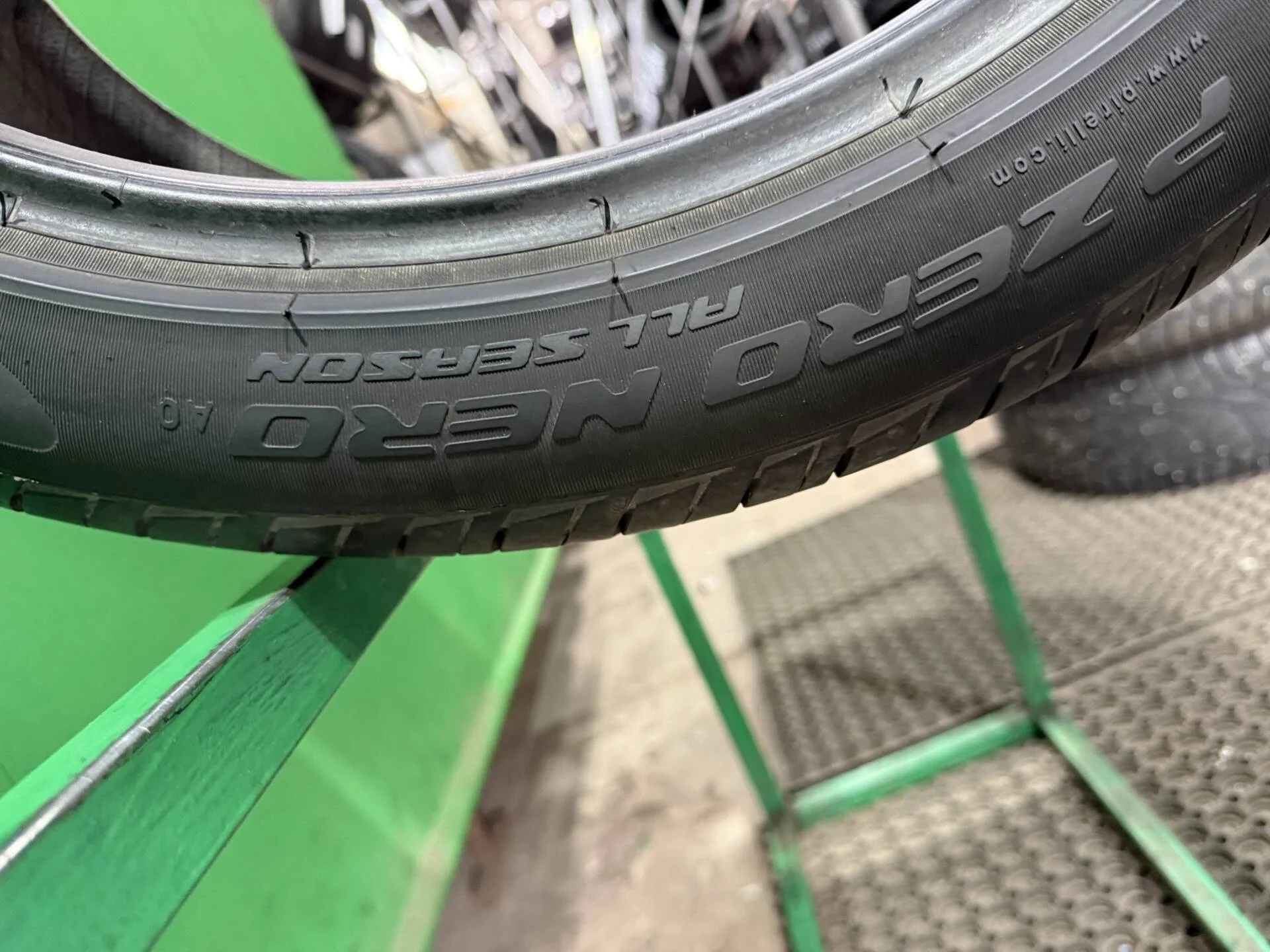 265/40 R20 дюймов Pirelli P Zero Nero All Season летние - миниатюра 3