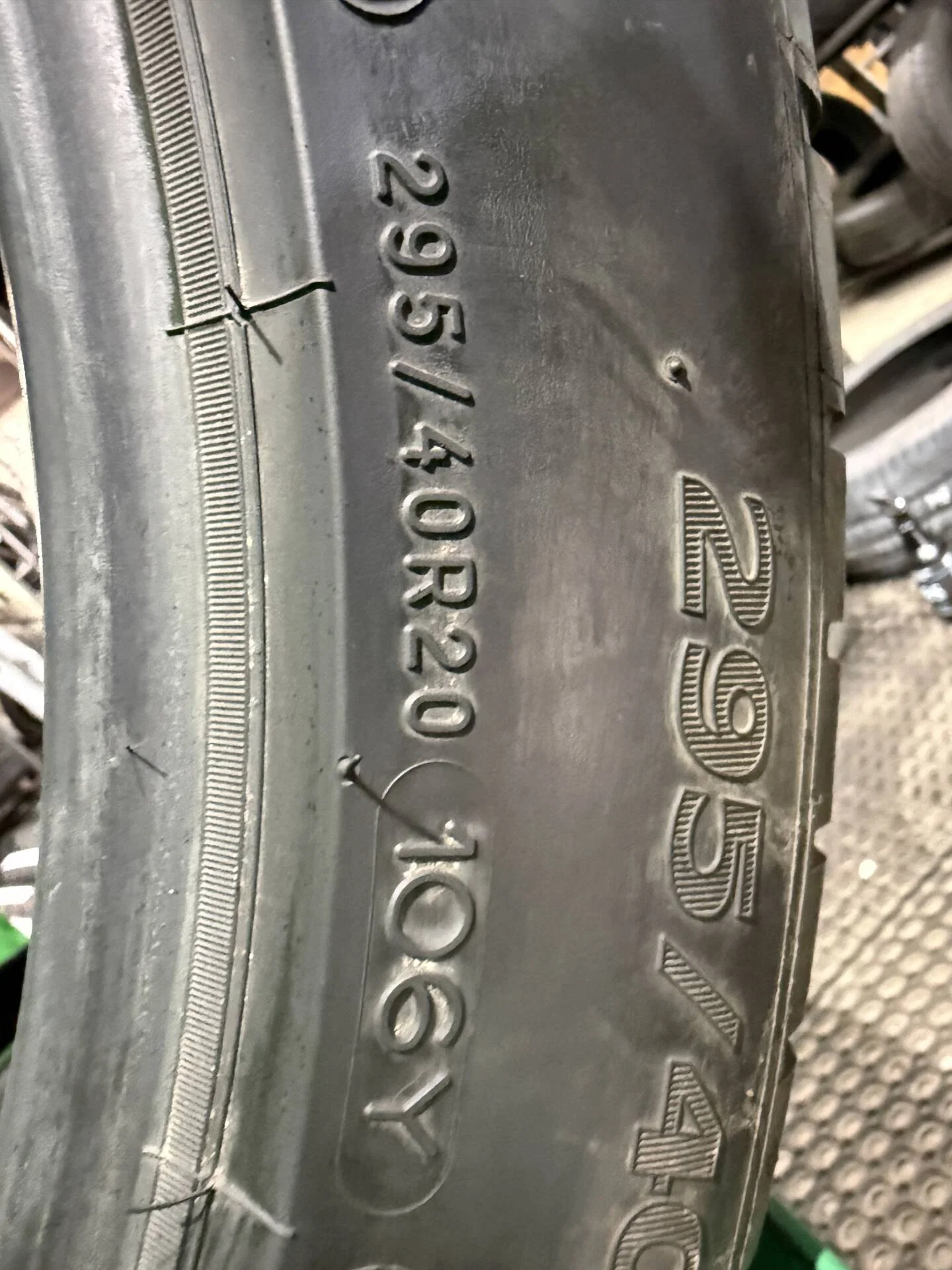295/40 R20 дюймов Michelin Latitude Sport 3 летние - миниатюра 2