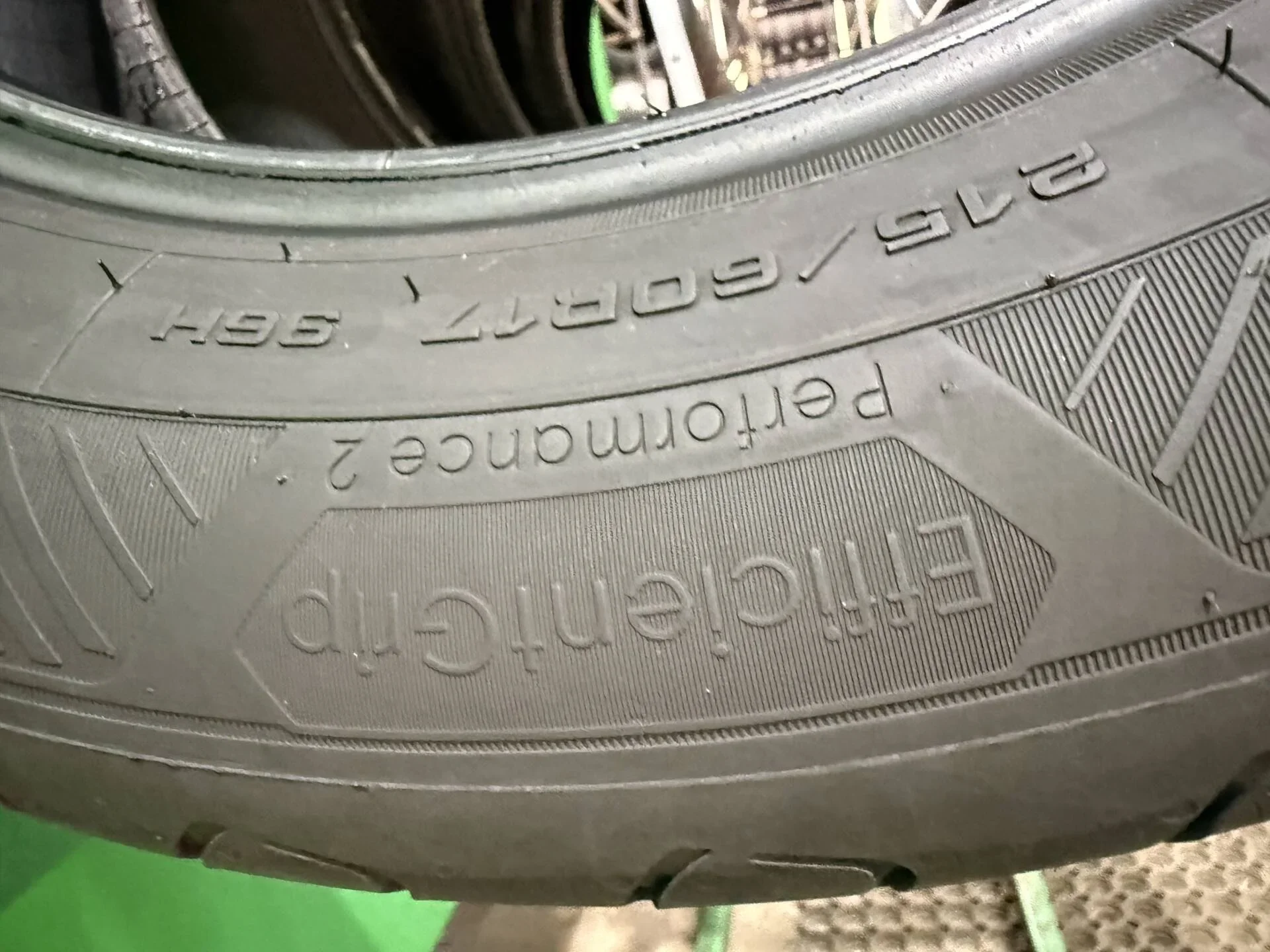 215/60 R17 дюймов Goodyear UltraGrip Performance 2 летние - миниатюра 4
