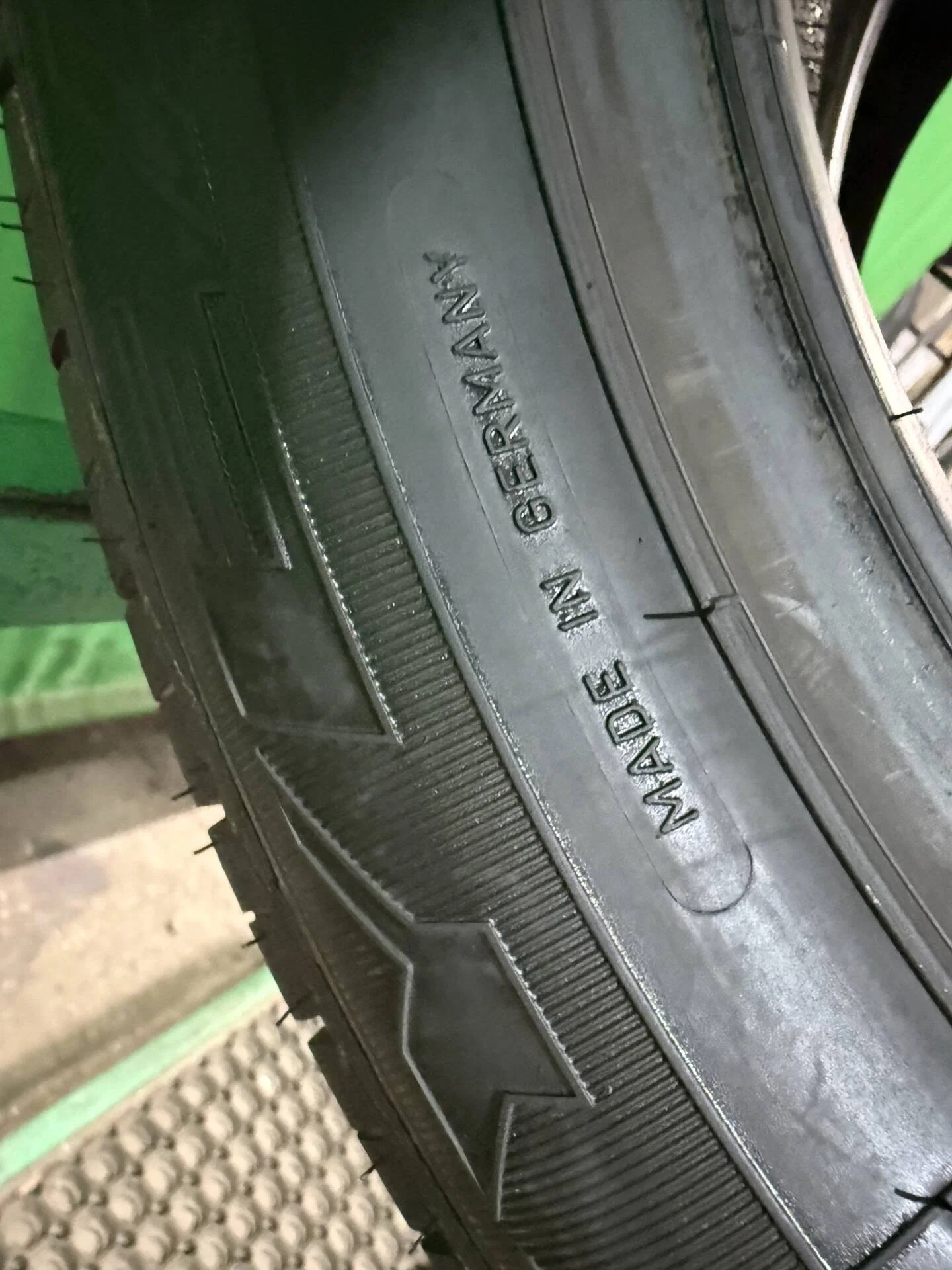 235/55 R19 дюймов Goodyear Excellence летние - миниатюра 2