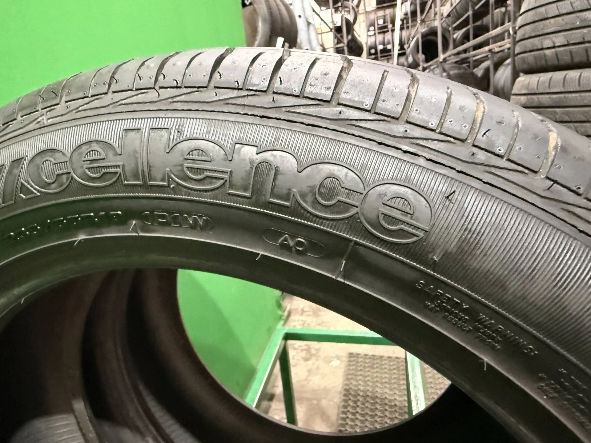 235/55 R19 дюймов Goodyear Excellence летние - миниатюра 4