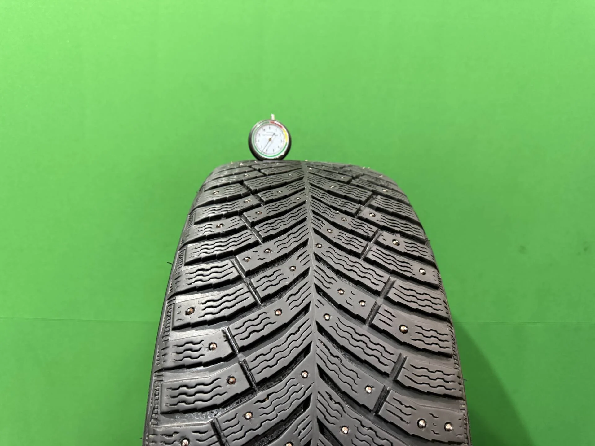 245/45 R19 дюймов Michelin X-Ice North 4 зимние шипованные
