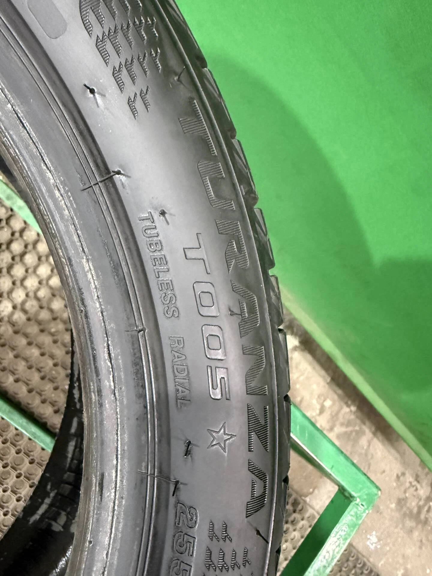 255/40 R18 дюймов Bridgestone Turanza T005 летние - миниатюра 2