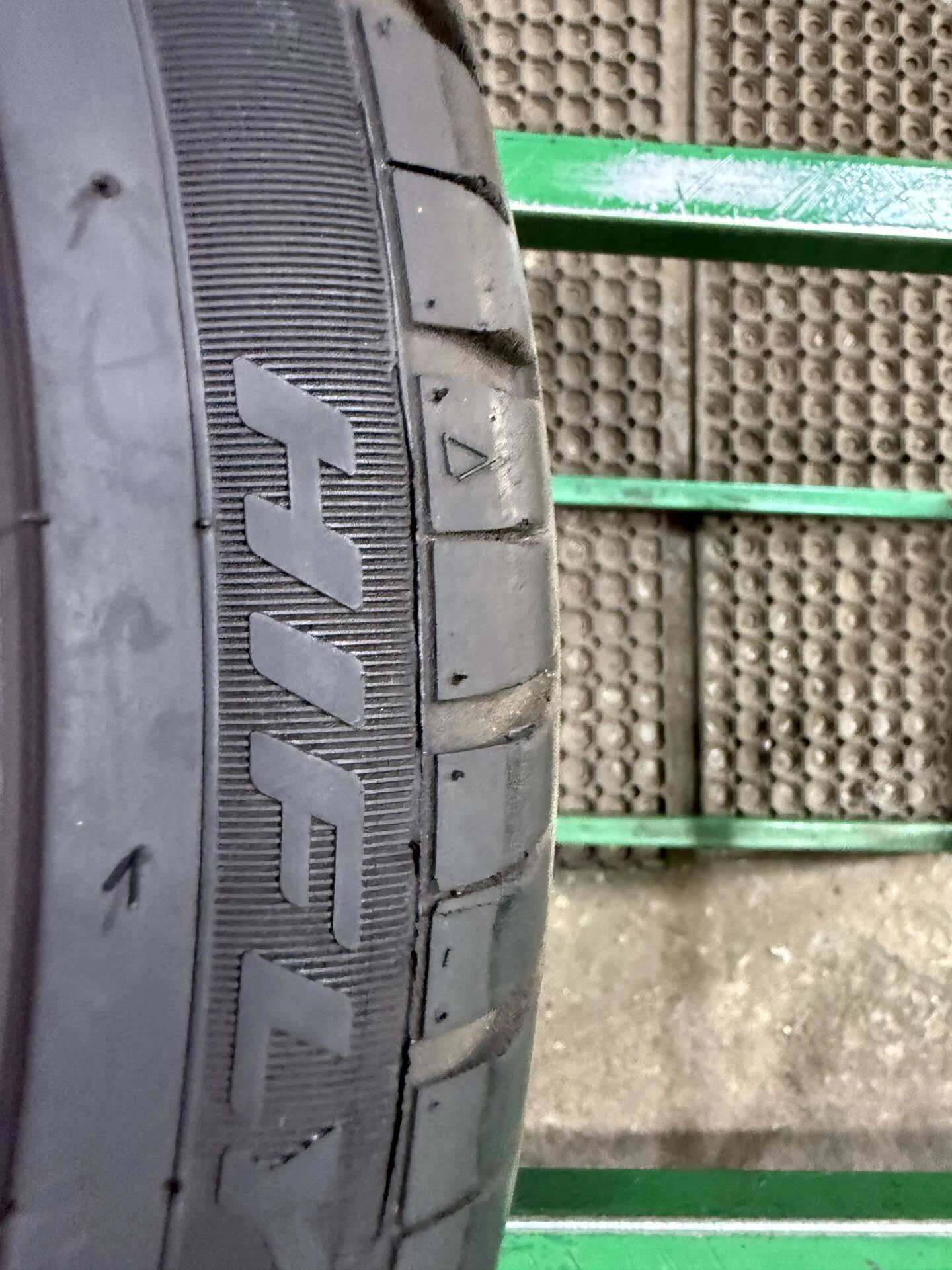 225/35 R19 дюймов Hifly HF 805 летние - миниатюра 8