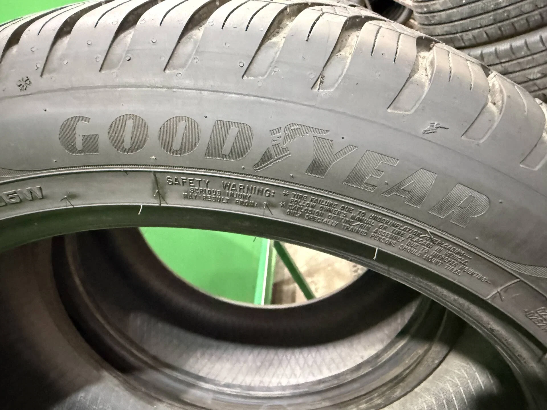 255/45 R20 дюймов Goodyear Vector 4Seasons Gen-3 всесезонные - миниатюра 3