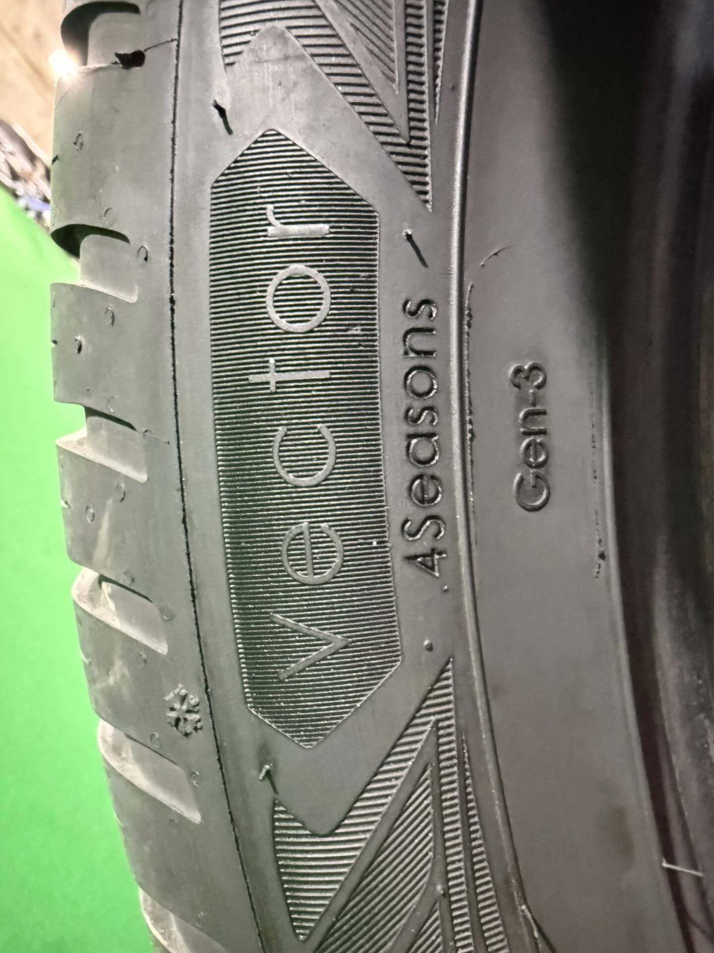 255/45 R20 дюймов Goodyear Vector 4Seasons Gen-3 всесезонные - миниатюра 5