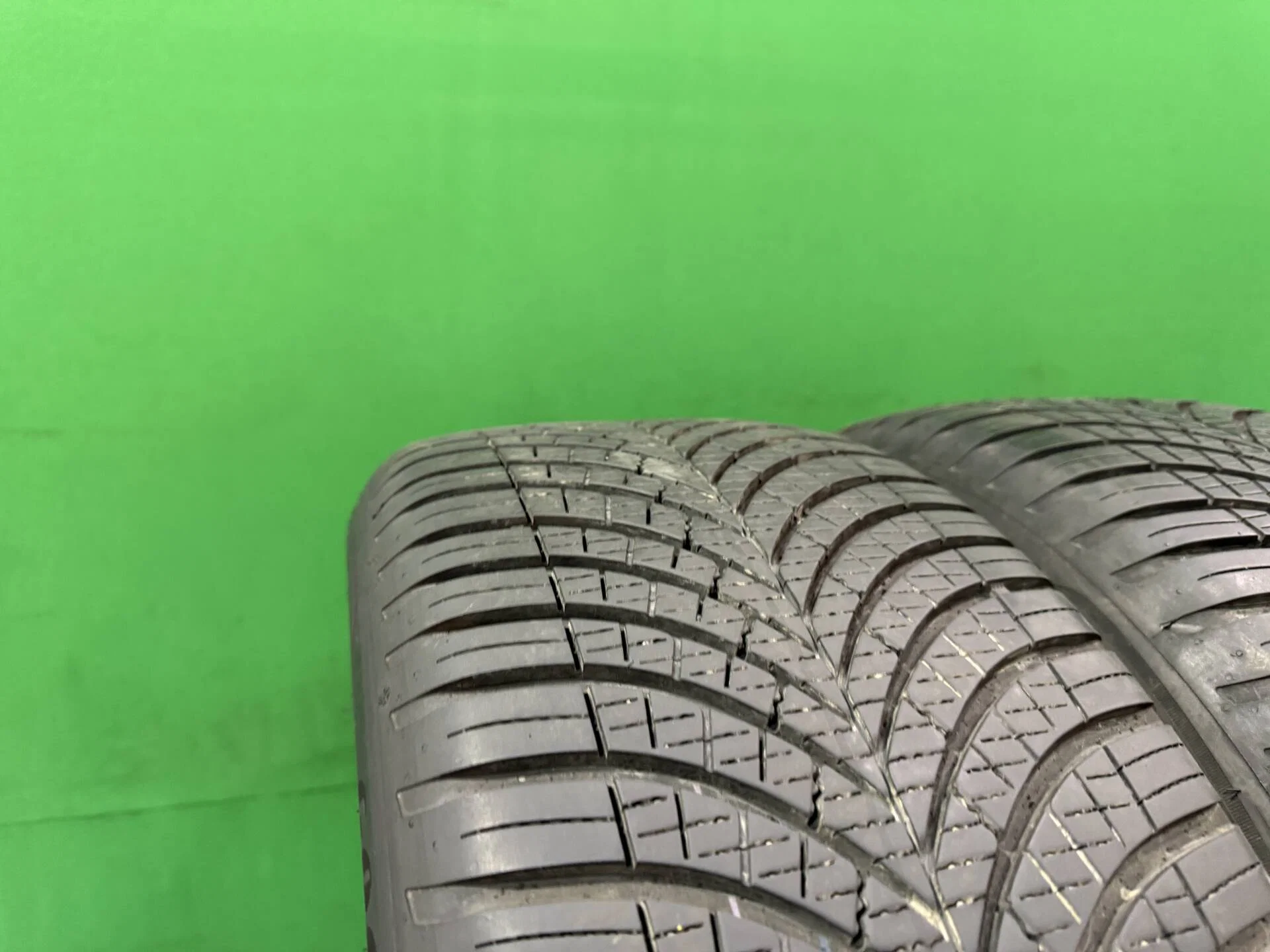 255/45 R20 дюймов Goodyear Vector 4Seasons Gen-3 всесезонные - миниатюра 6