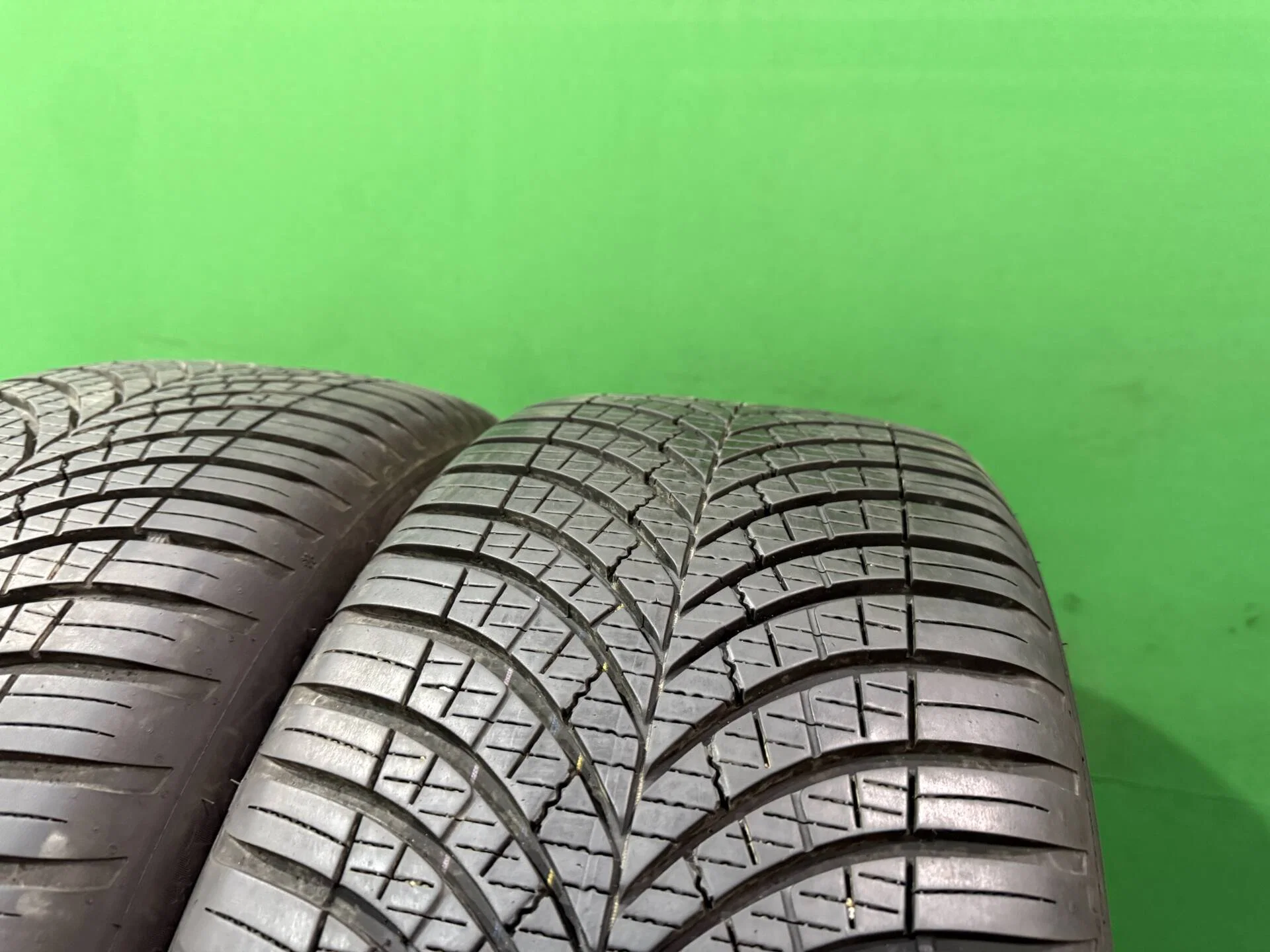255/45 R20 дюймов Goodyear Vector 4Seasons Gen-3 всесезонные - миниатюра 7