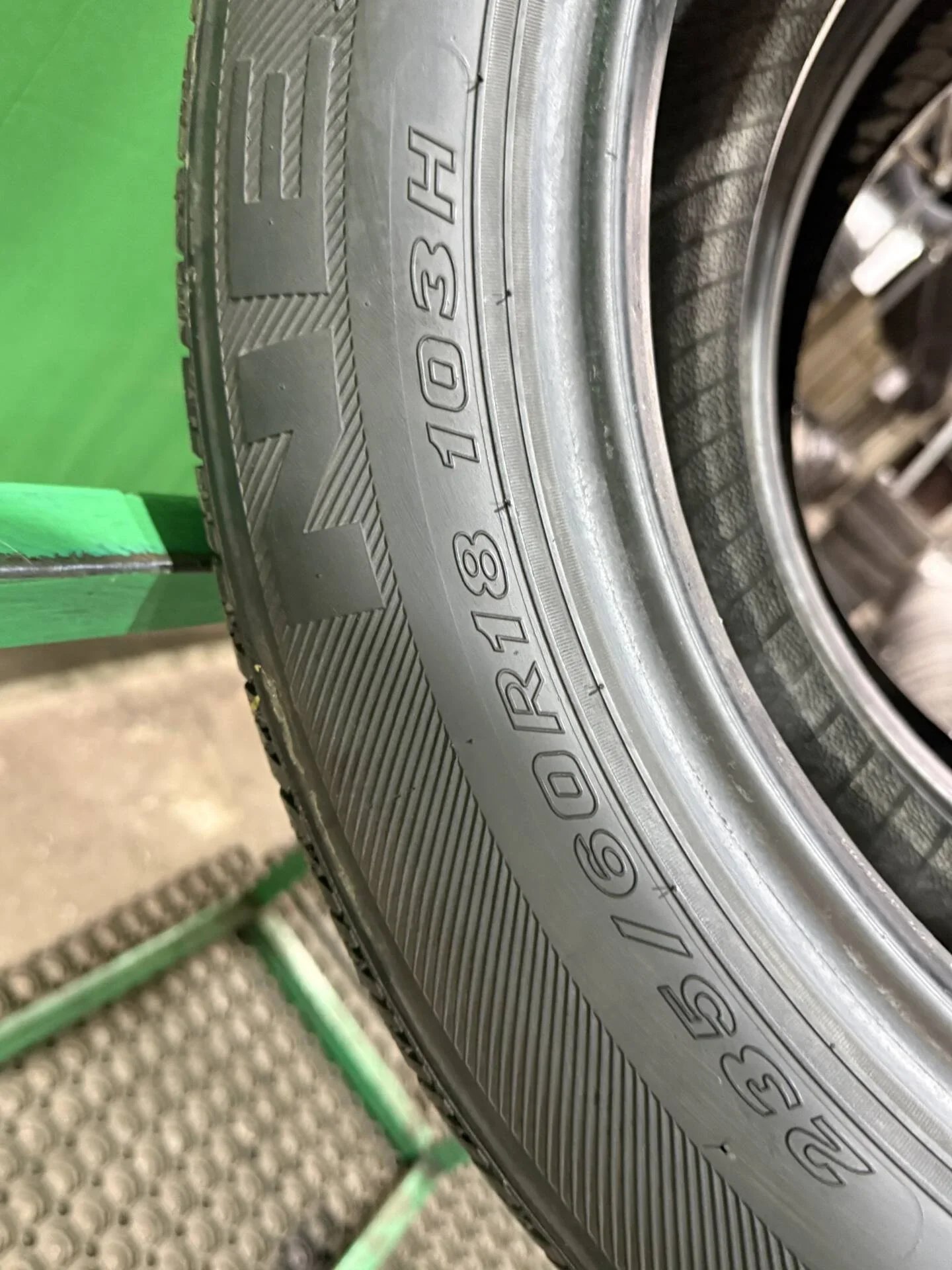 235/60 R18 дюймов Nexen Roadian 571 летние - миниатюра 4