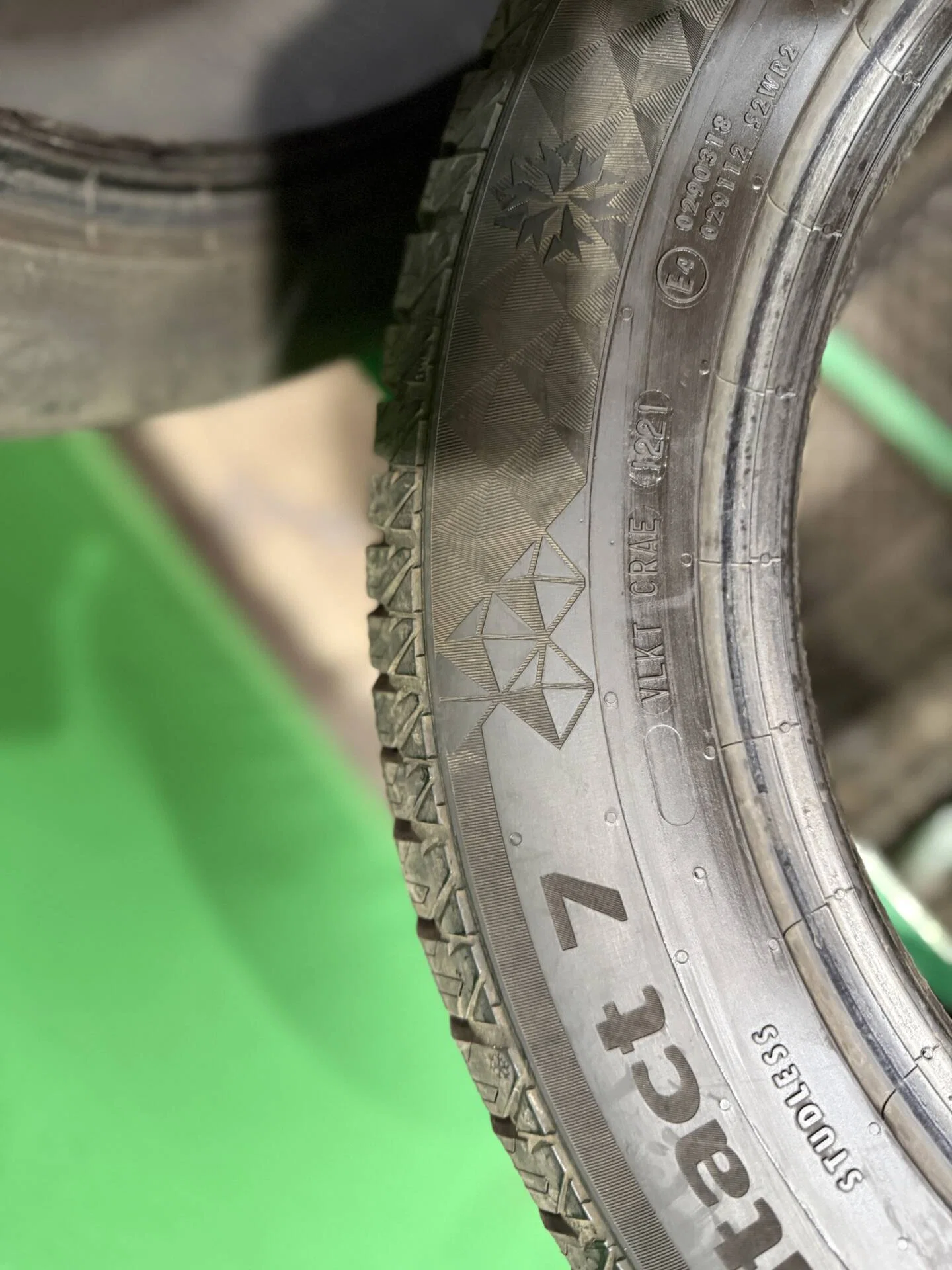215/60 R17 дюймов Continental ContiVikingContact 7 зимние нешипованные - миниатюра 5
