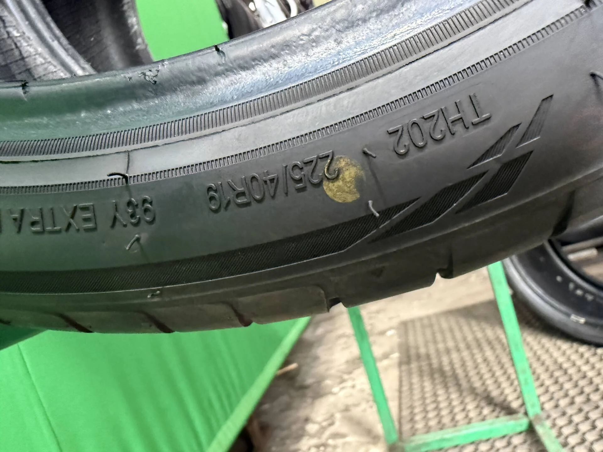 225/40 R19 дюймов Triangle EffeXSport TH202 летние - миниатюра 2