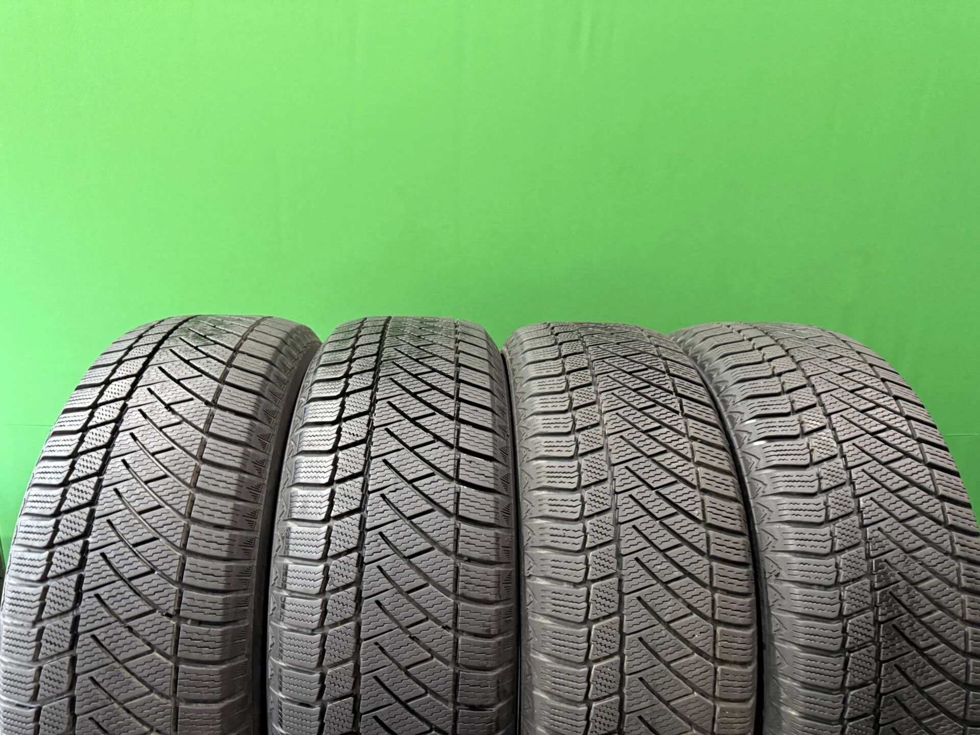 215/65 R16 дюймов Continental ContiVikingContact 6 SUV зимние нешипованные