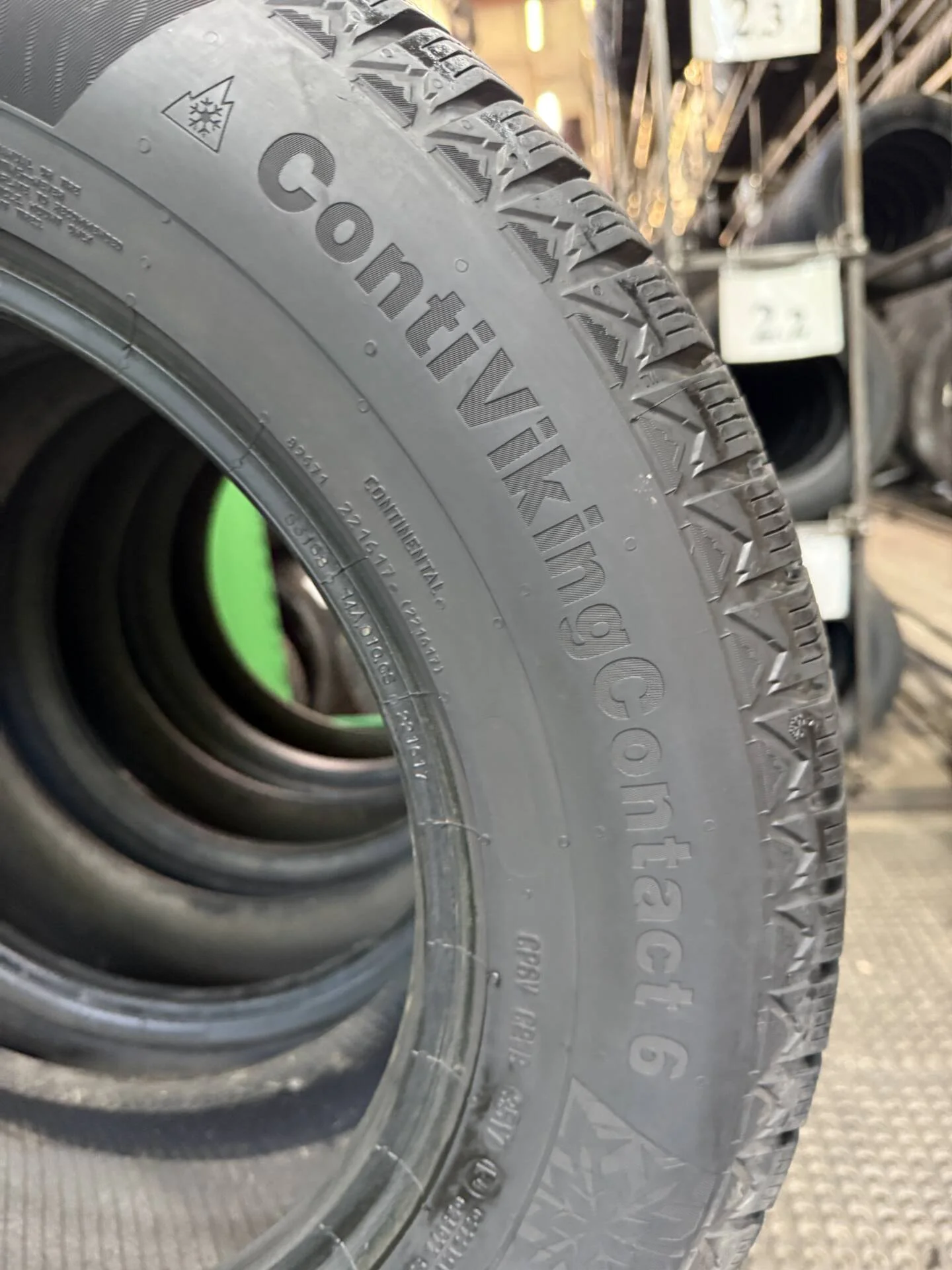 215/65 R16 дюймов Continental ContiVikingContact 6 SUV зимние нешипованные - миниатюра 3