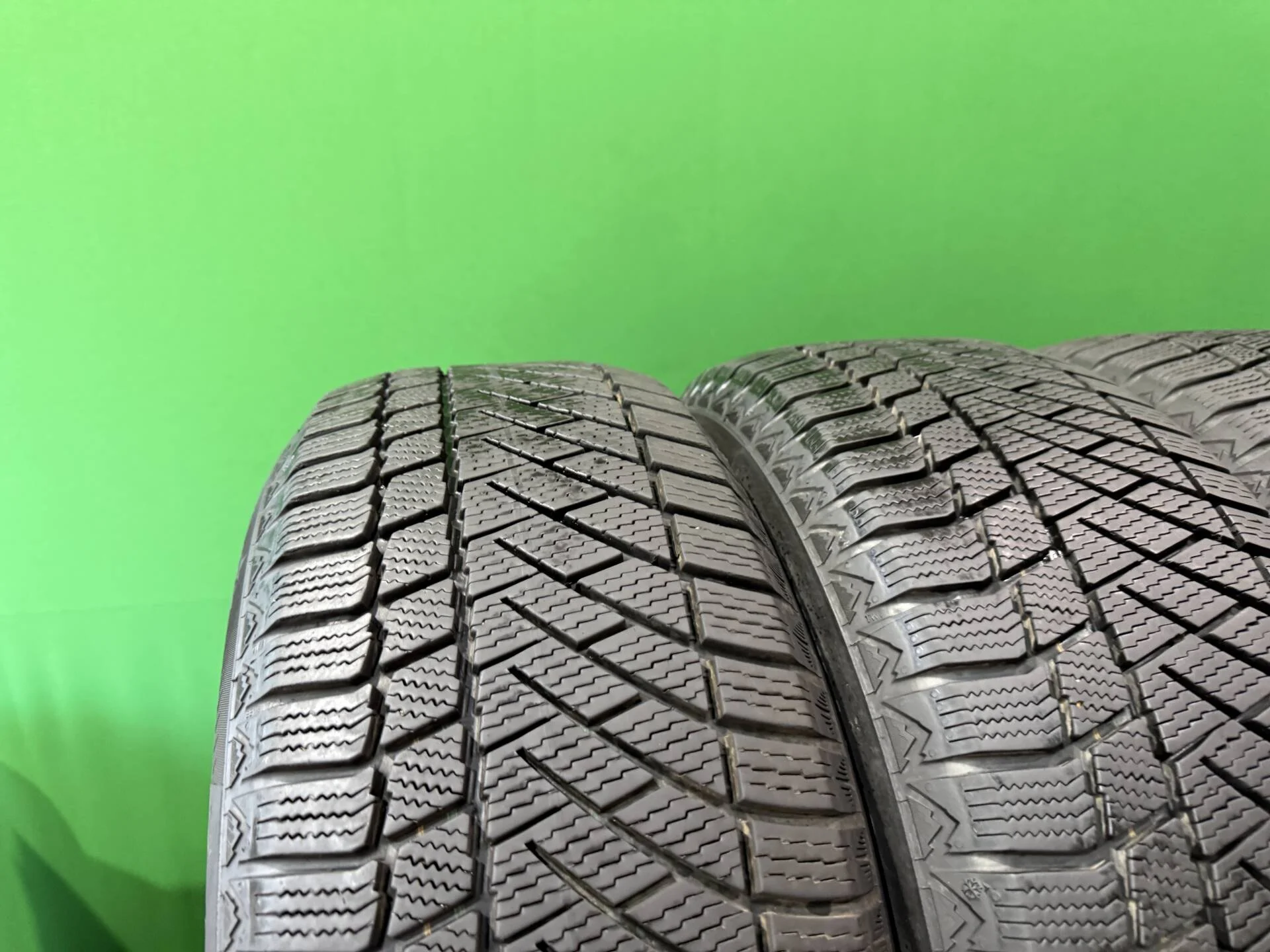 215/65 R16 дюймов Continental ContiVikingContact 6 SUV зимние нешипованные - миниатюра 4