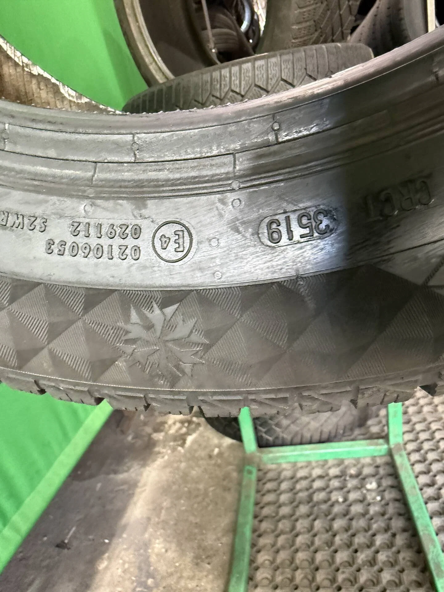235/55 R18 дюймов Continental ContiVikingContact 7 зимние нешипованные - миниатюра 2