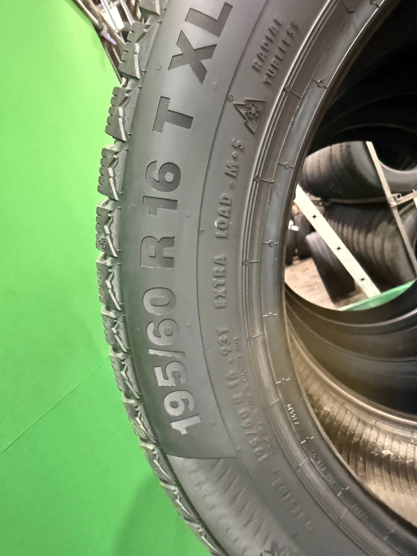 195/60 R16 дюймов Continental ContiVikingContact 6 зимние нешипованные - миниатюра 2