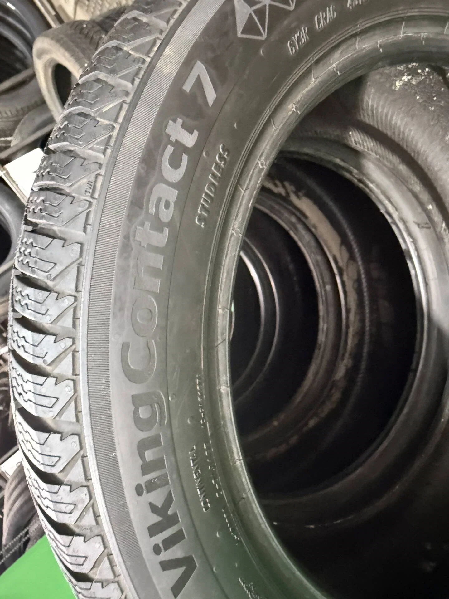 215/55 R17 дюймов Continental ContiVikingContact 7 зимние нешипованные - миниатюра 3