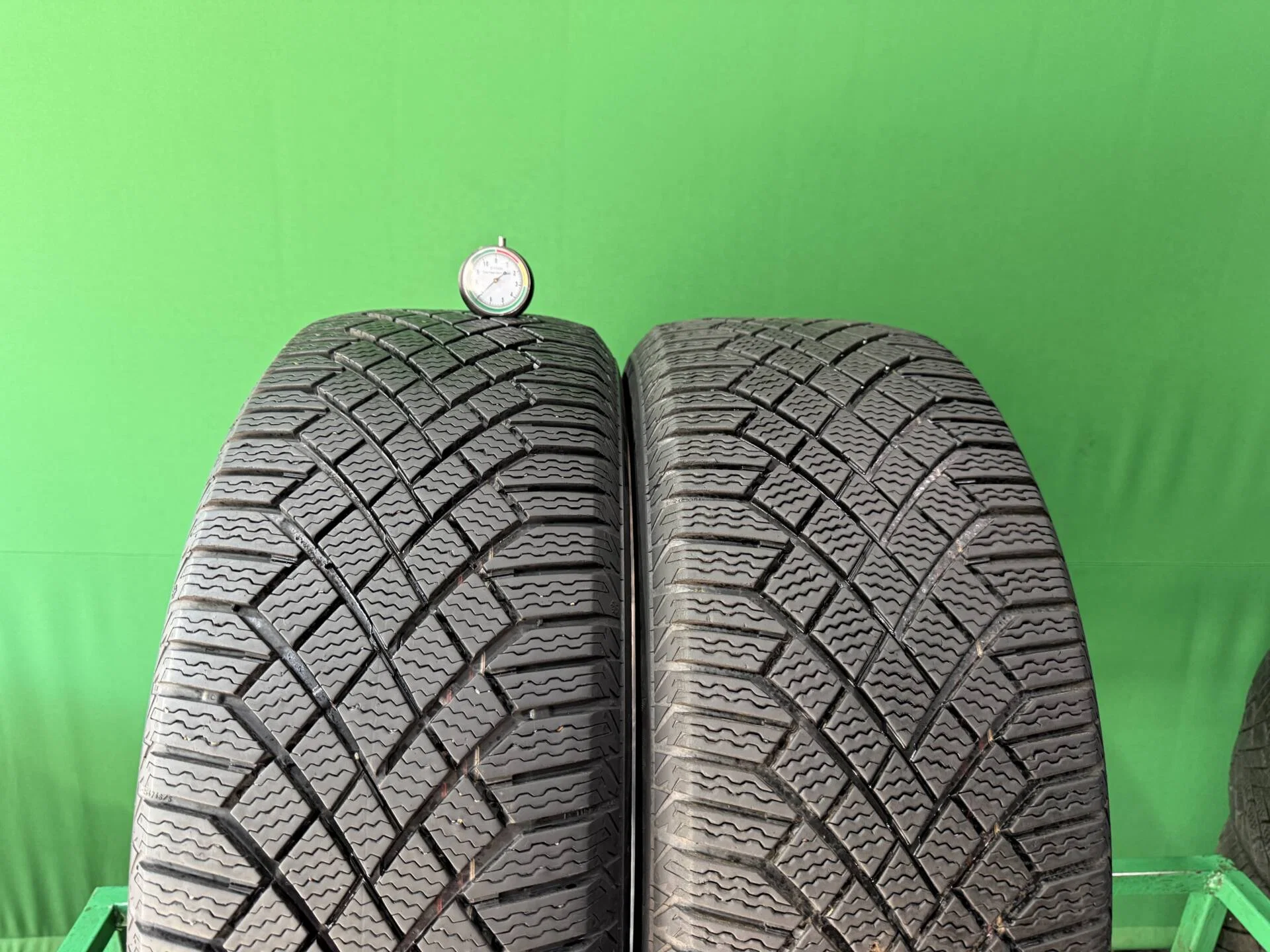 235/55 R18 дюймов Continental ContiVikingContact 7 ContiSeal зимние нешипованные