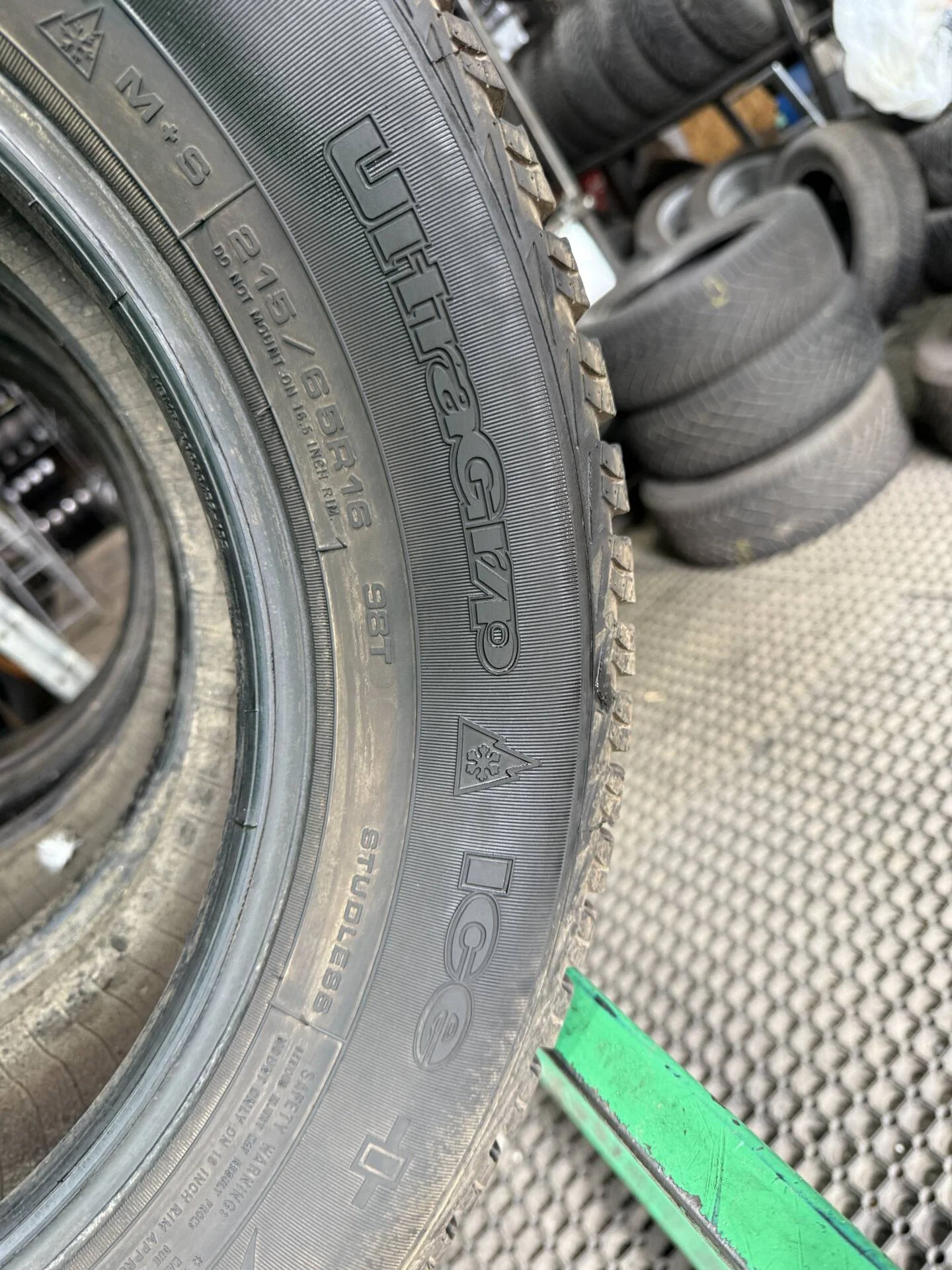 215/65 R16 дюймов Goodyear UltraGrip Ice зимние нешипованные - миниатюра 6