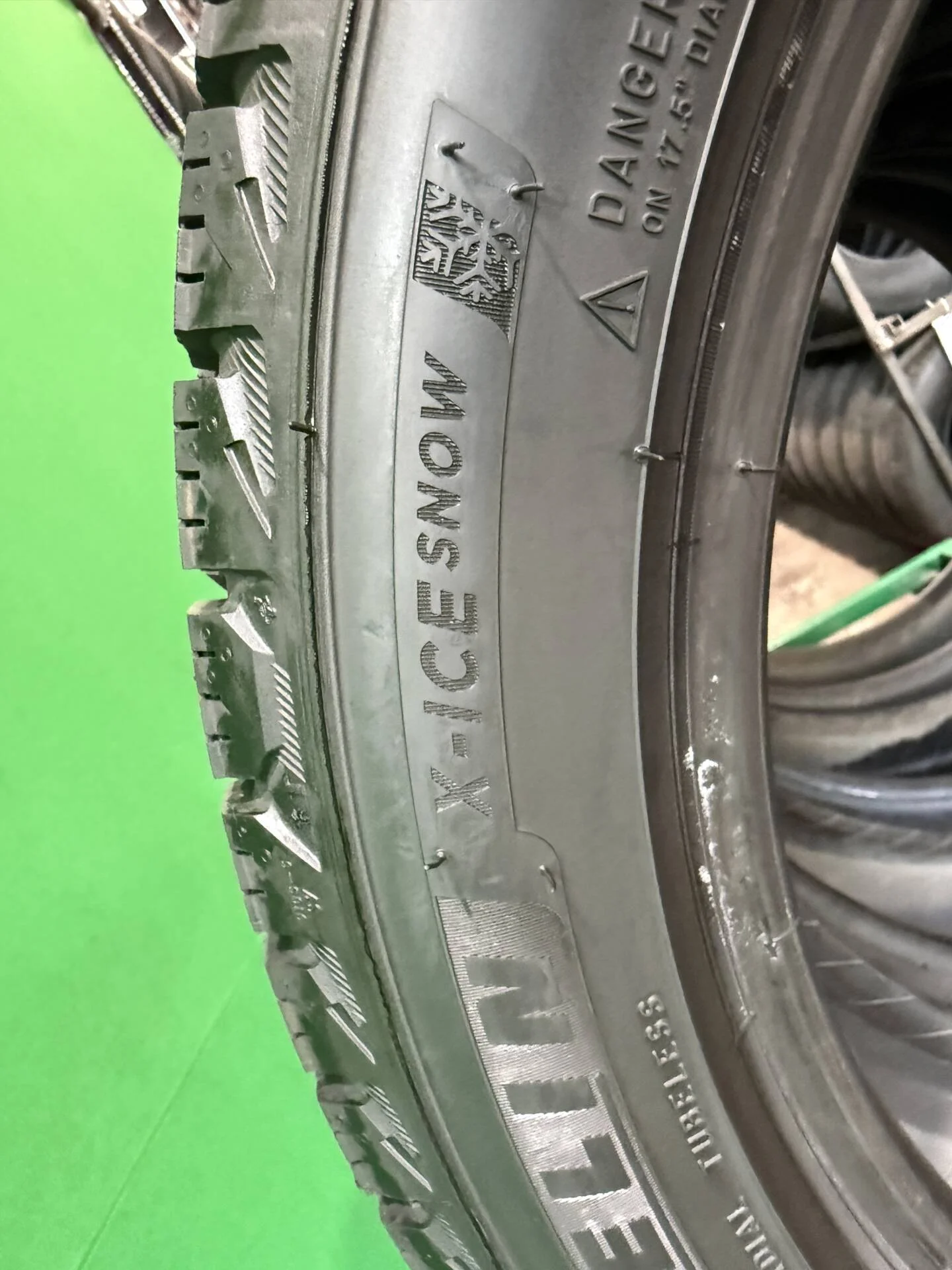 215/50 R17 дюймов Michelin X-Ice Snow зимние нешипованные - миниатюра 2