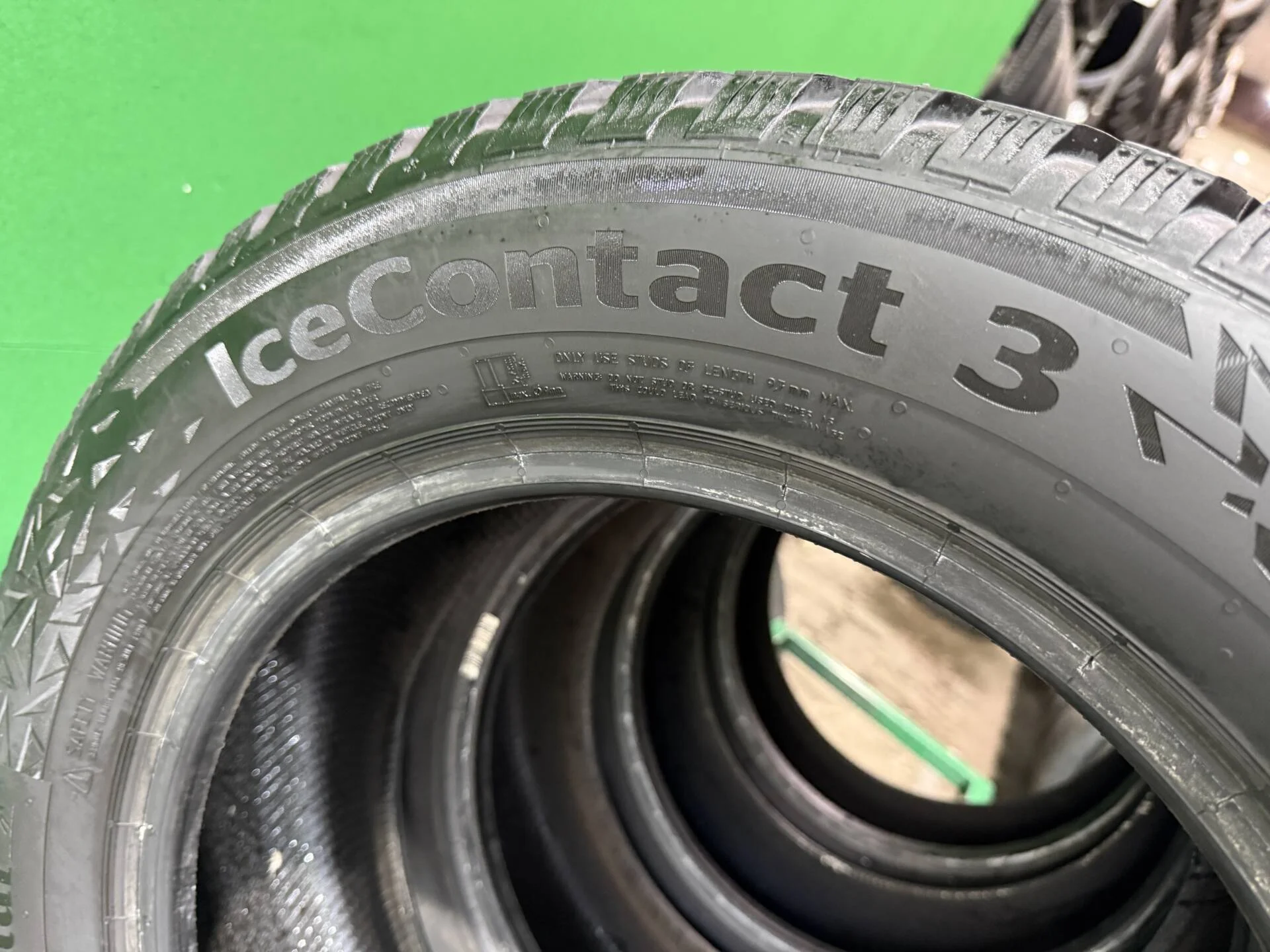 205/60 R16 дюймов Continental IceContact 3 зимние шипованные - миниатюра 2