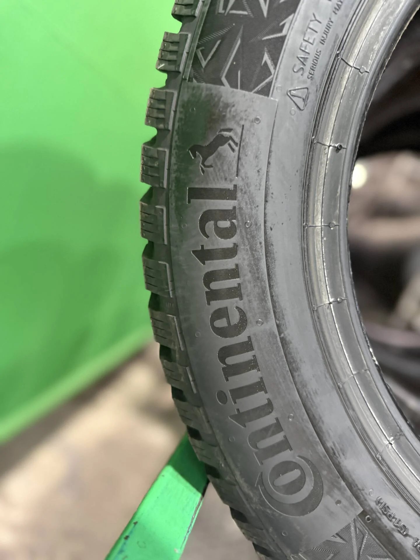 205/60 R16 дюймов Continental IceContact 3 зимние шипованные - миниатюра 3