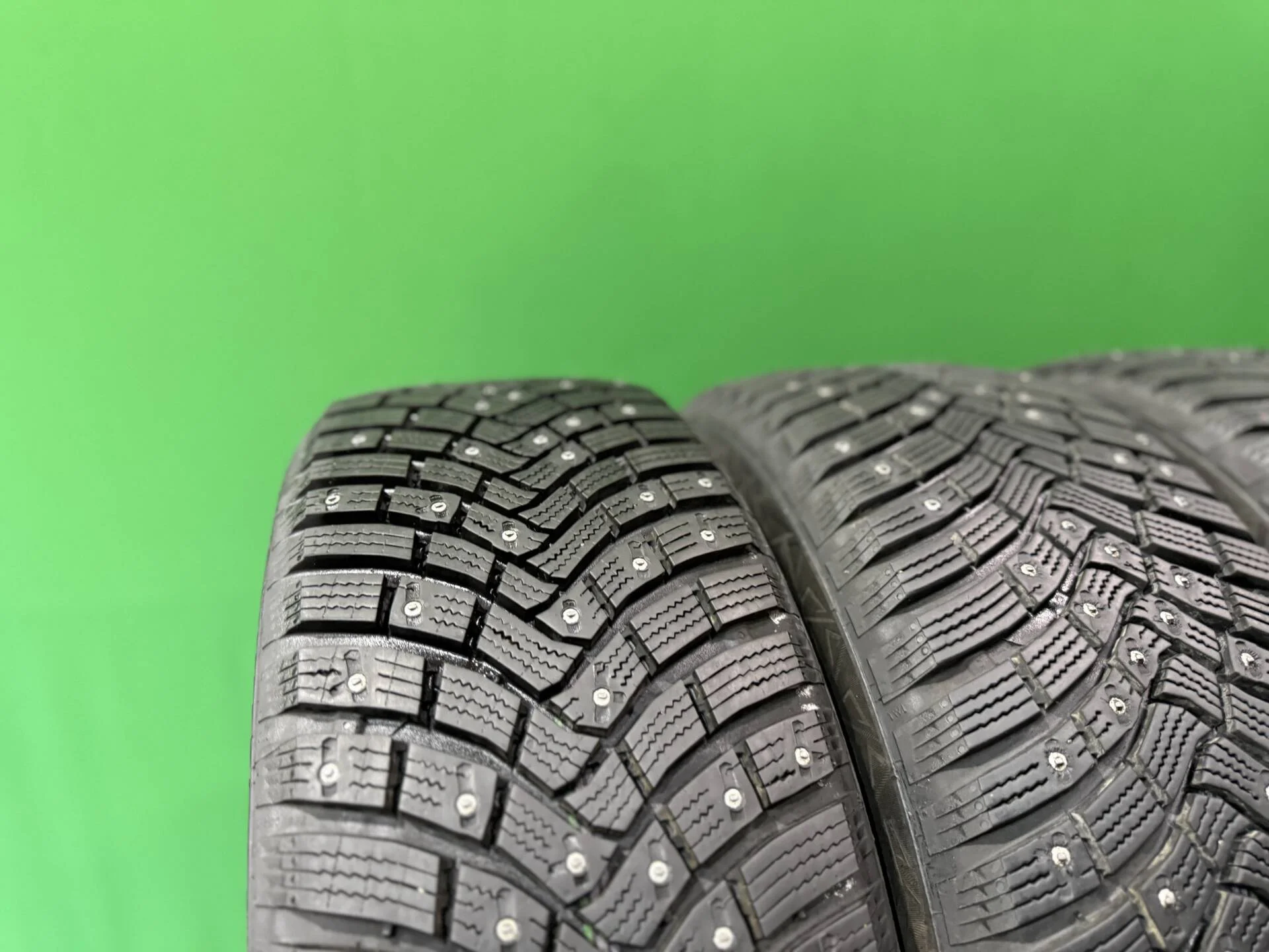 205/60 R16 дюймов Continental IceContact 3 зимние шипованные - миниатюра 6