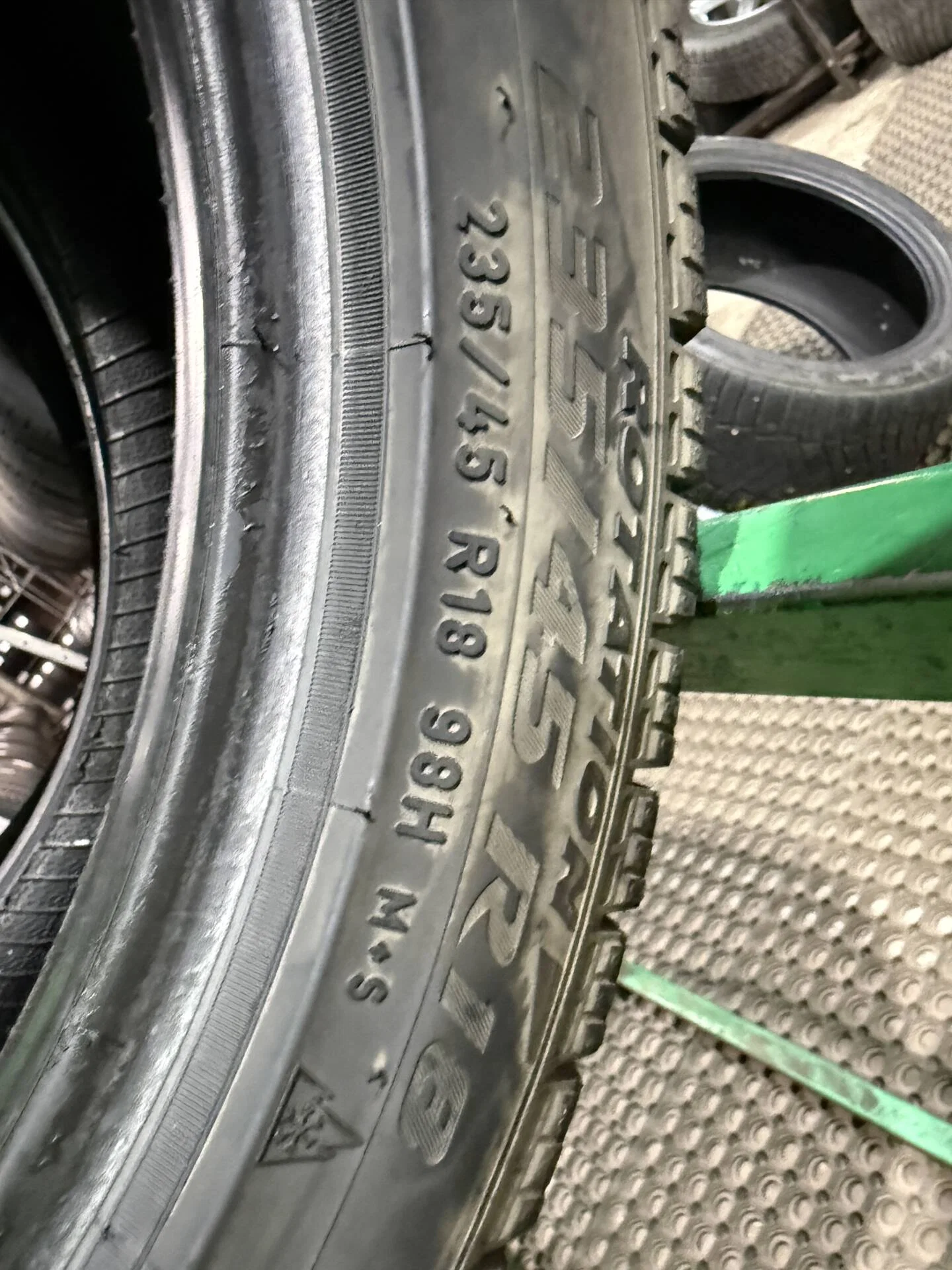 235/45 R18 дюймов Pirelli Ice Zero FR всесезонные - миниатюра 3