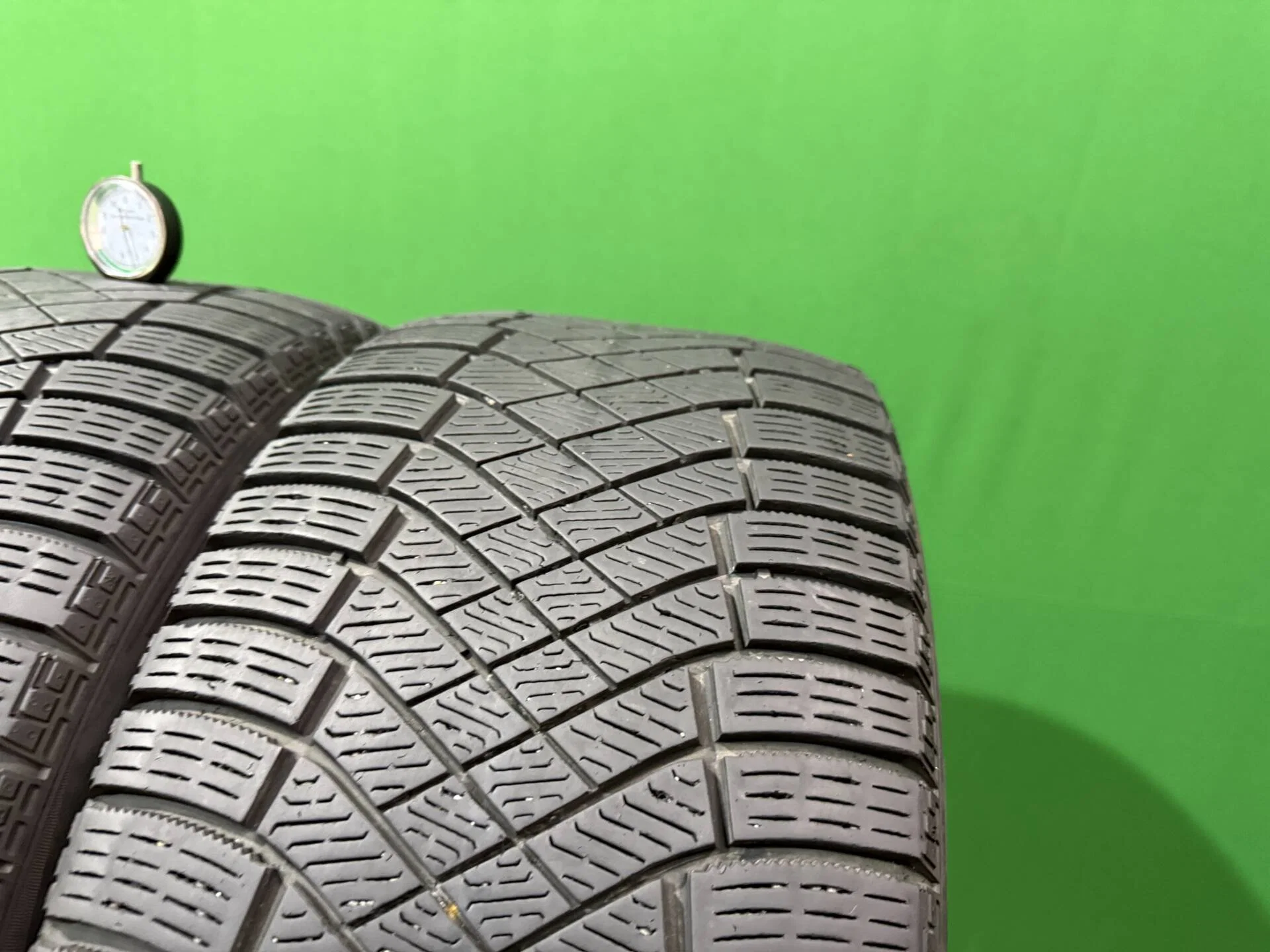 235/45 R18 дюймов Pirelli Ice Zero FR всесезонные - миниатюра 5