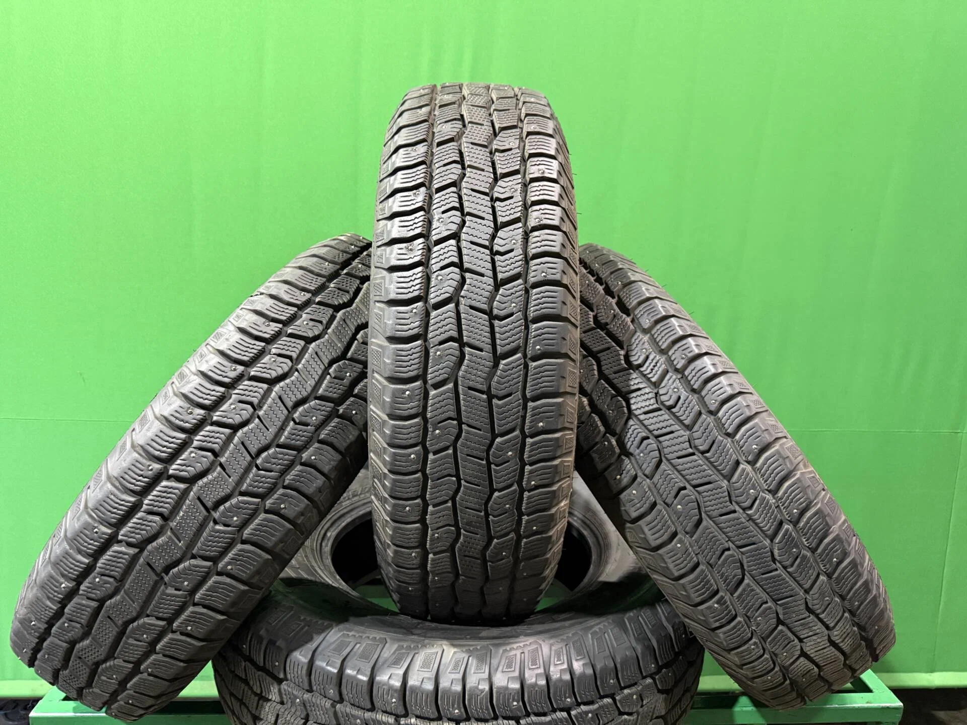 245/75 R17 дюймов Cooper Discoverer Snow Claw зимние шипованные