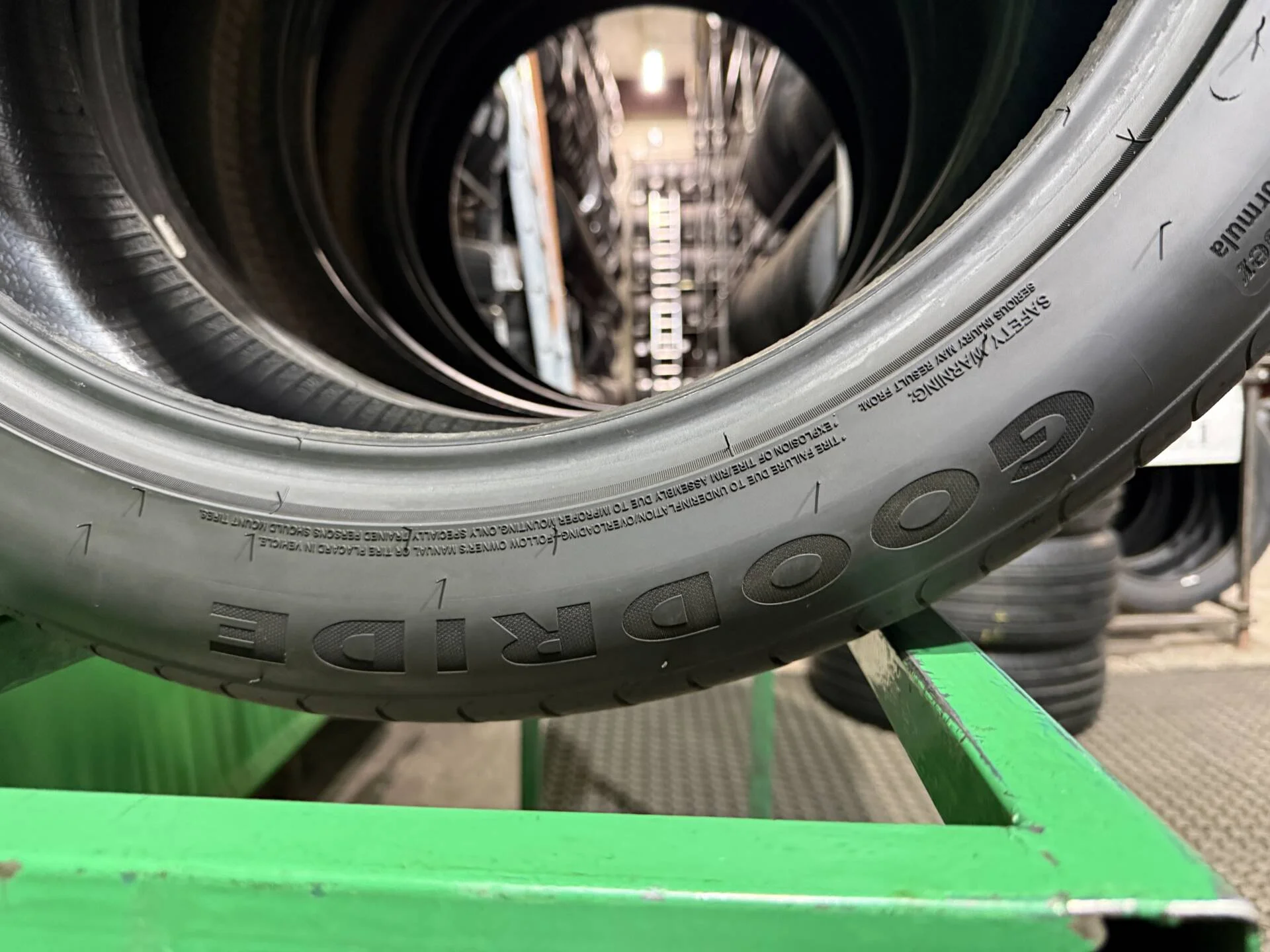 255/45 R21 дюймов Goodride Solmax 1 летние - миниатюра 3