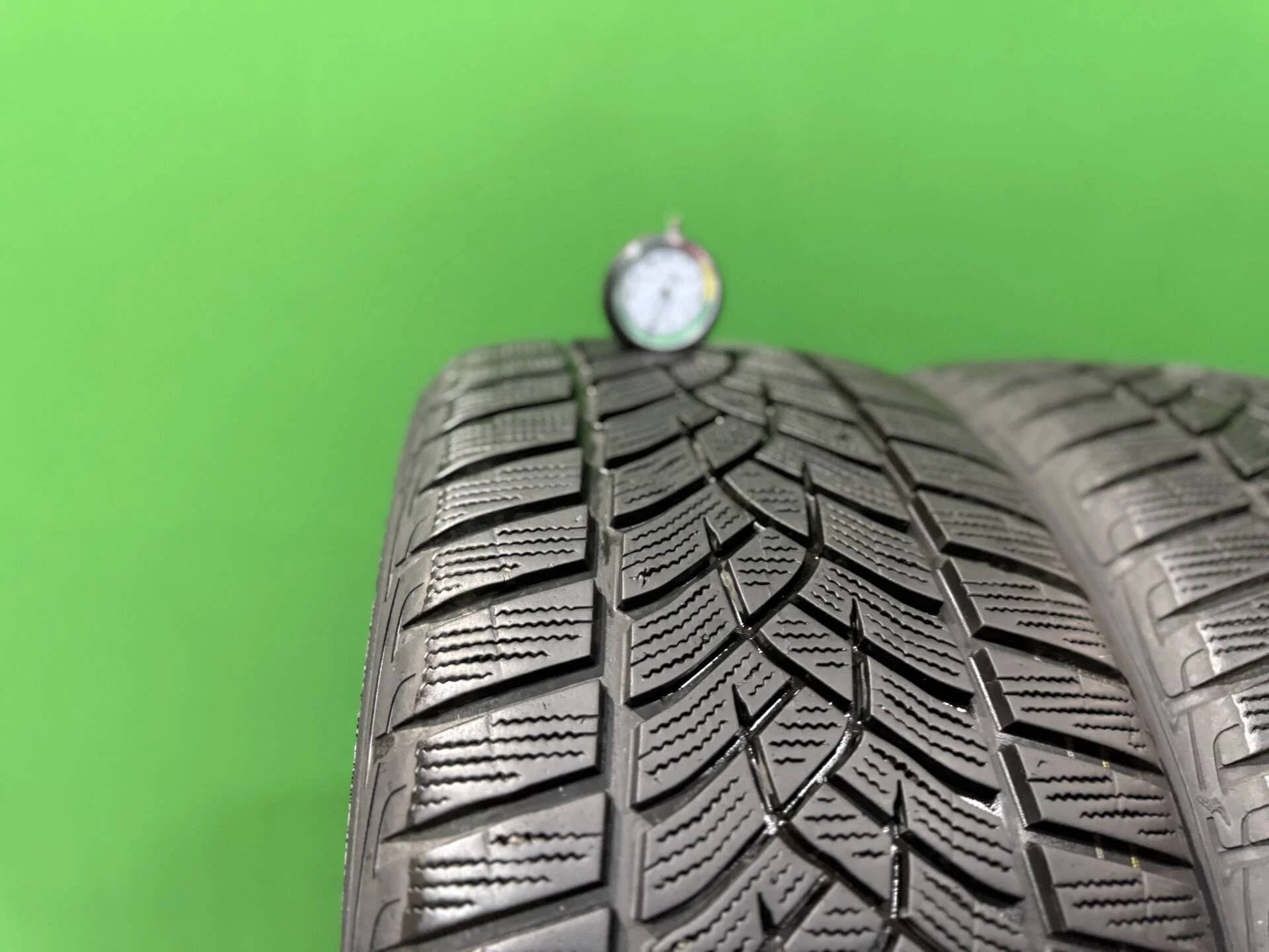 225/40 R18 дюймов Goodyear UltraGrip Performance зимние нешипованные - миниатюра 5