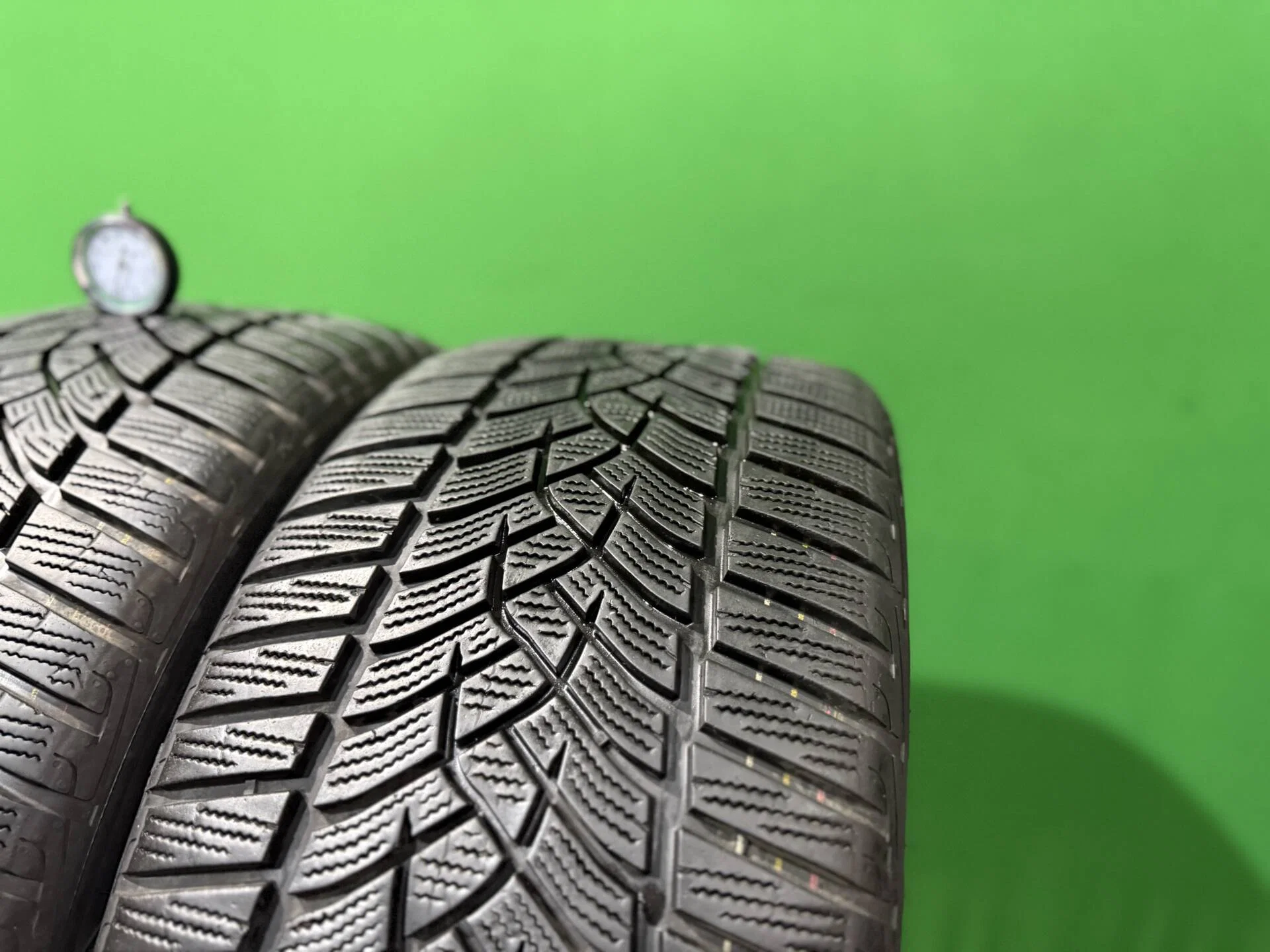 225/40 R18 дюймов Goodyear UltraGrip Performance зимние нешипованные - миниатюра 6