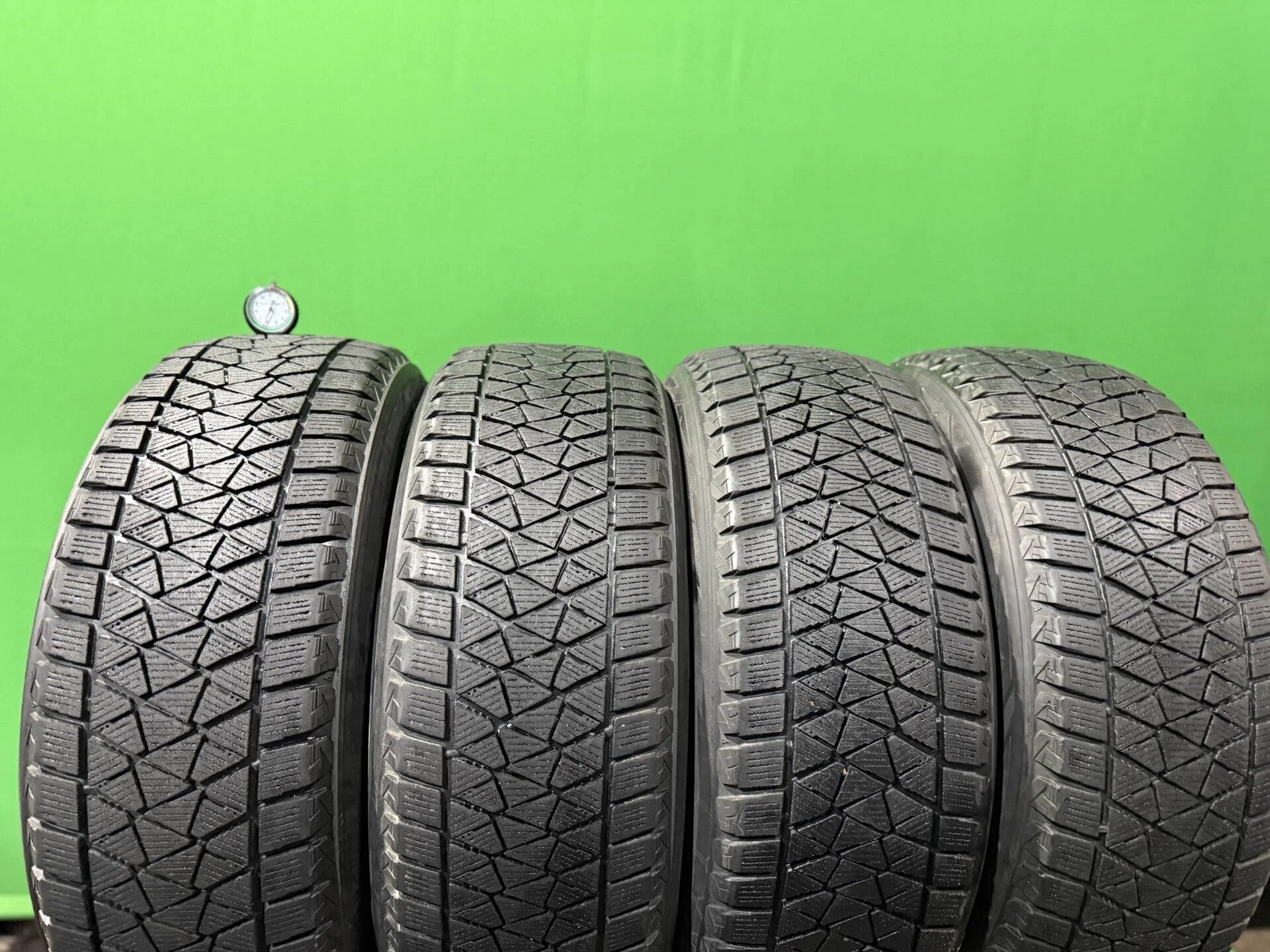225/55 R19 дюймов Bridgestone Blizzak DM-V2 зимние нешипованные