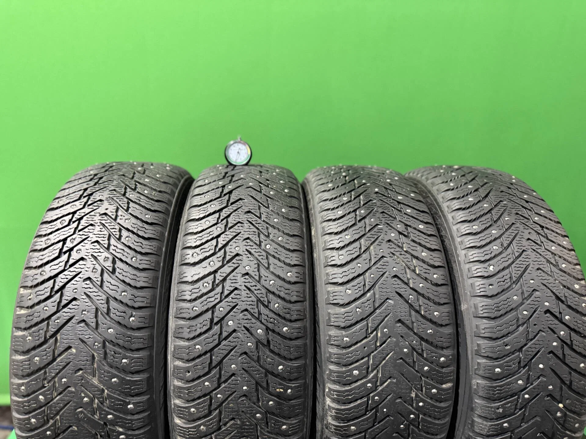 205/60 R16 дюймов Nokian Tyres Hakkapeliitta 8 зимние шипованные
