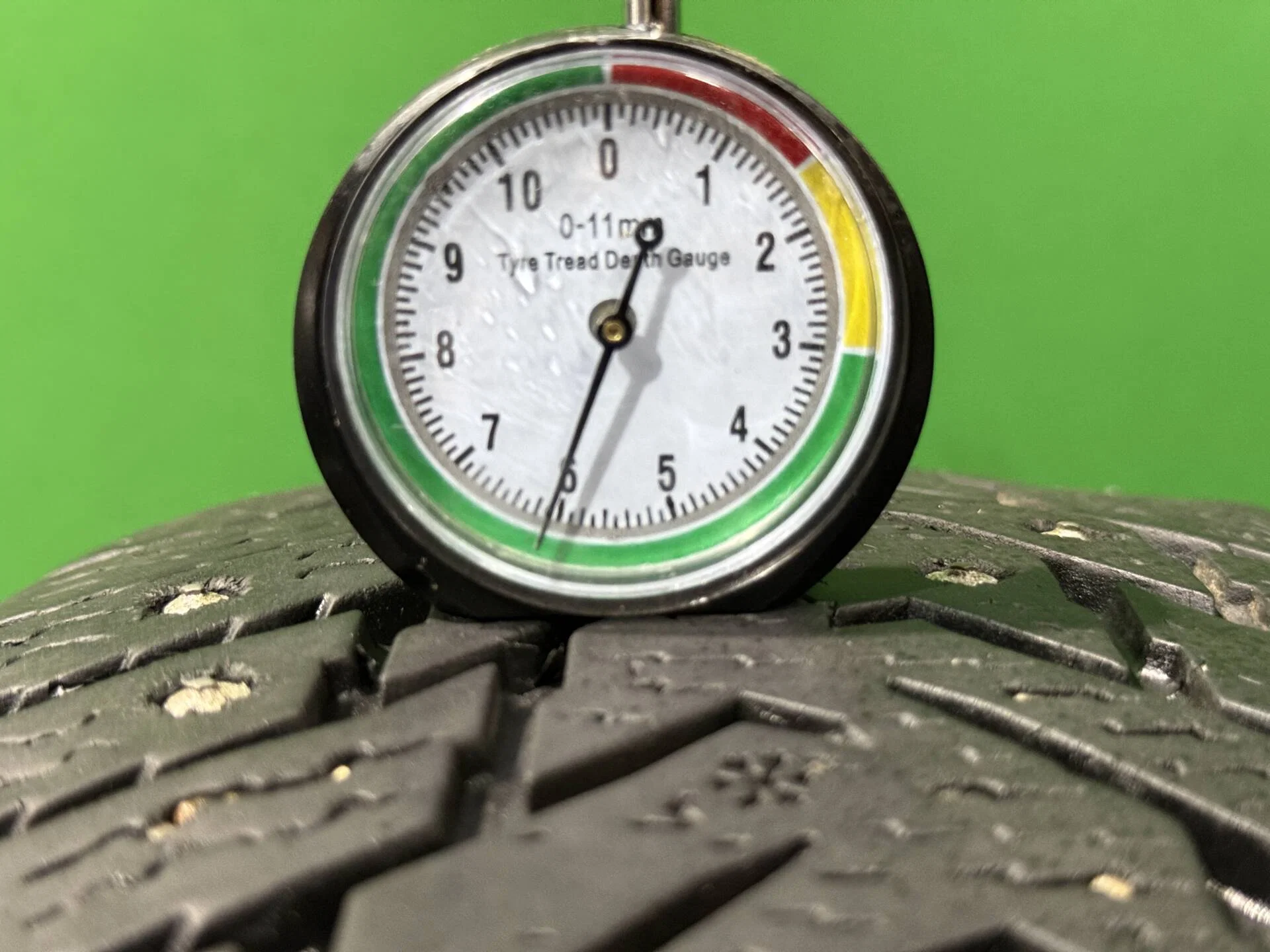 205/60 R16 дюймов Nokian Tyres Hakkapeliitta 8 зимние шипованные - миниатюра 3