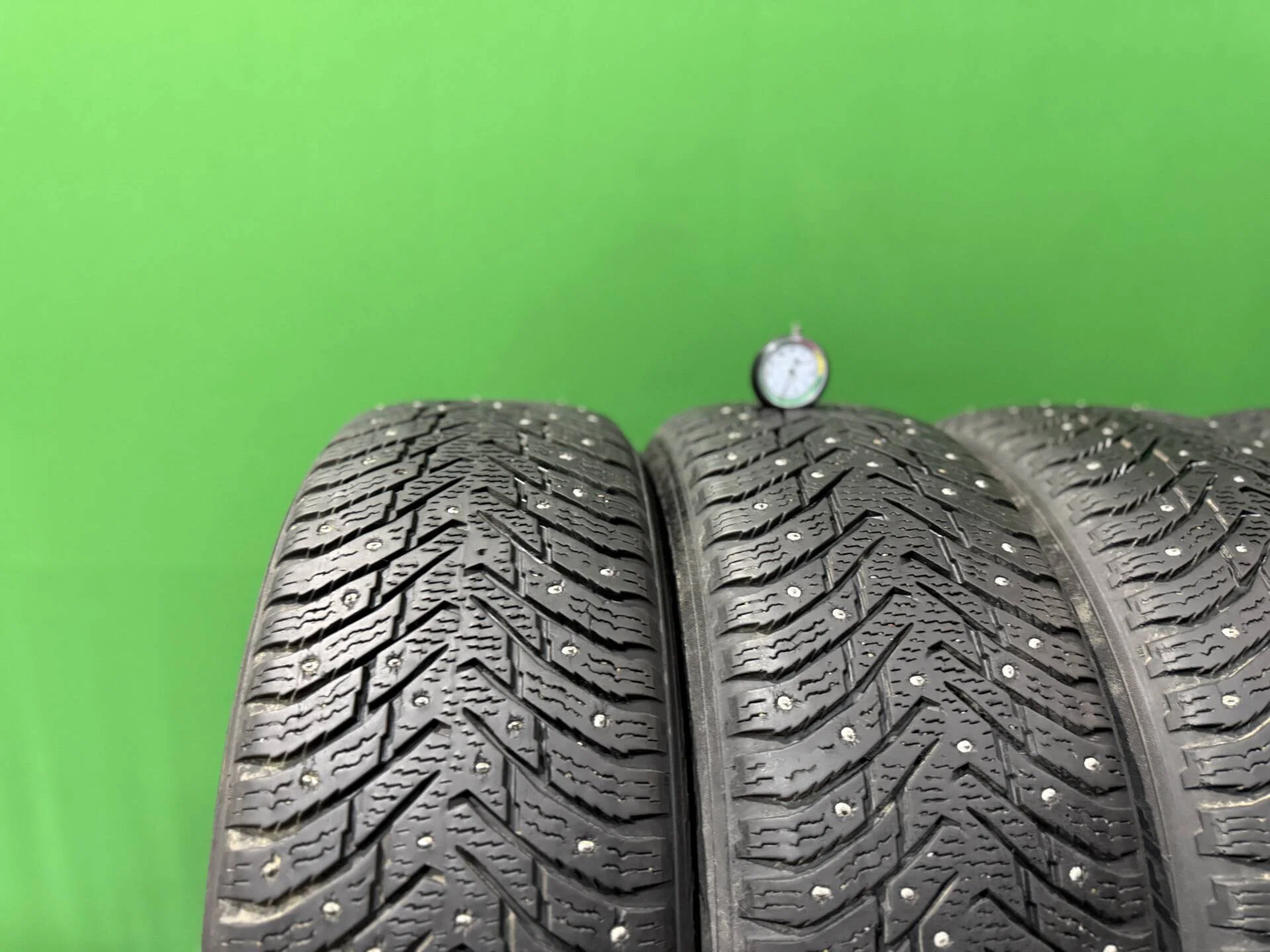 205/60 R16 дюймов Nokian Tyres Hakkapeliitta 8 зимние шипованные - миниатюра 4