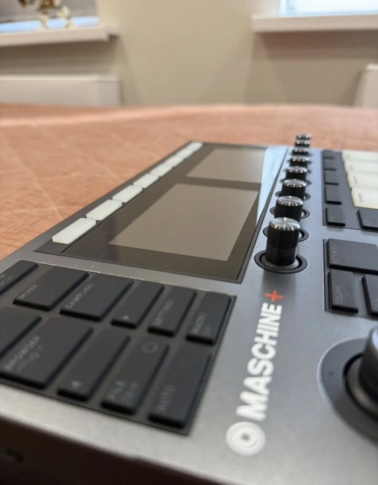 Native Instruments MASCHINE+ (Plus) - миниатюра 2