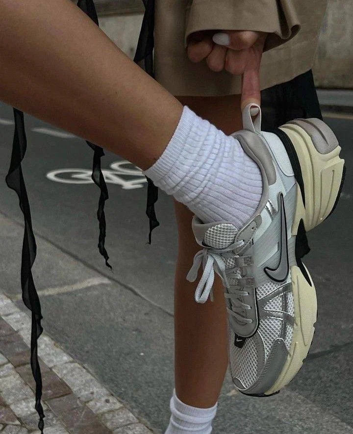 кроссовки Nike v2k run - изображение 1