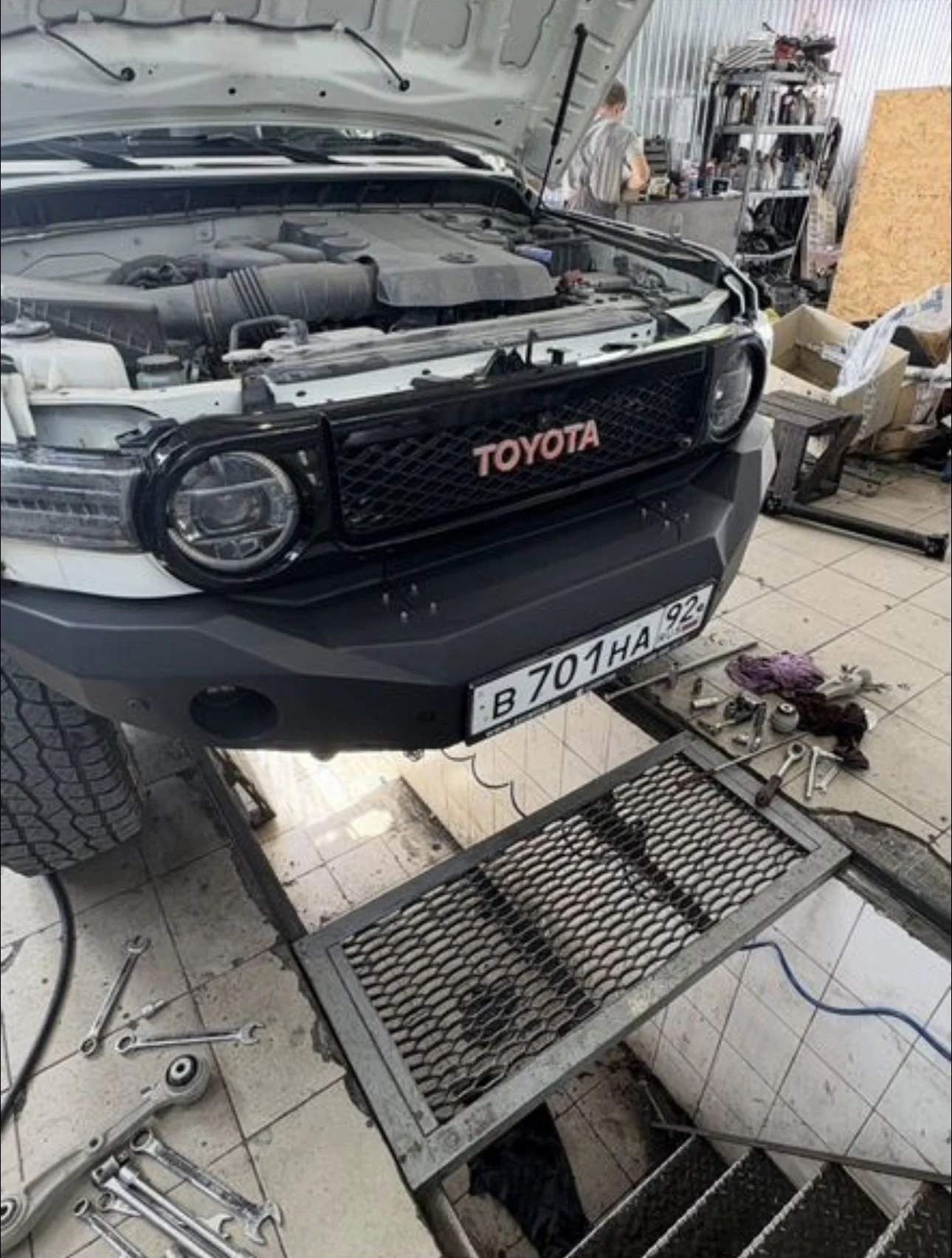 Передний бампер тойота FJ cruiser - изображение 1