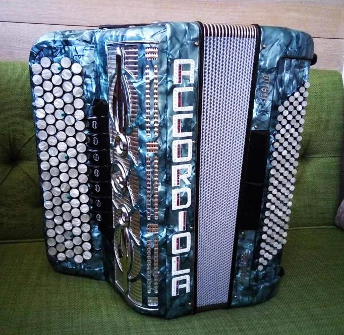 Концертный баян Accordiola (Италия) 4х голосный - изображение 1