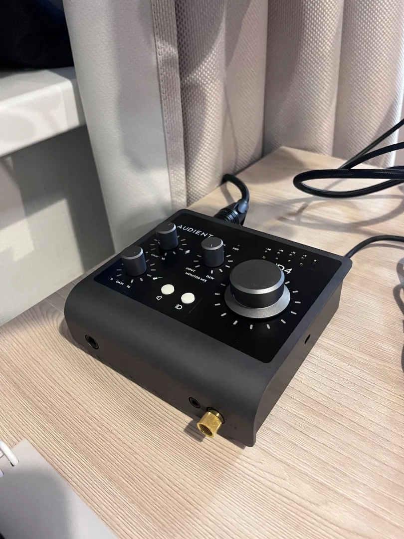 Аудиоинтерфейс Audient iD4 MK II, с фантомным питанием, 2 входа, 2 выхода