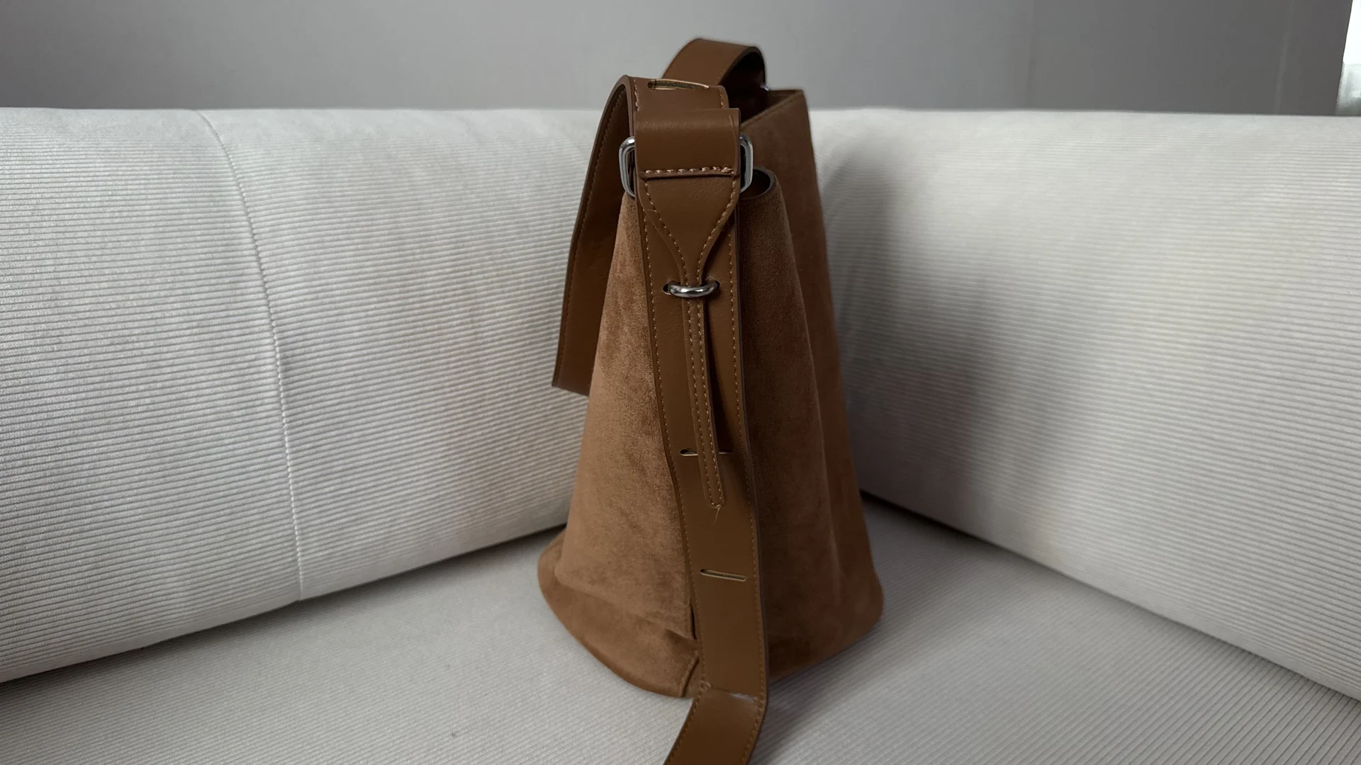 Сумка-ведро из экозамши карамельная / Bucket Bag - миниатюра 2