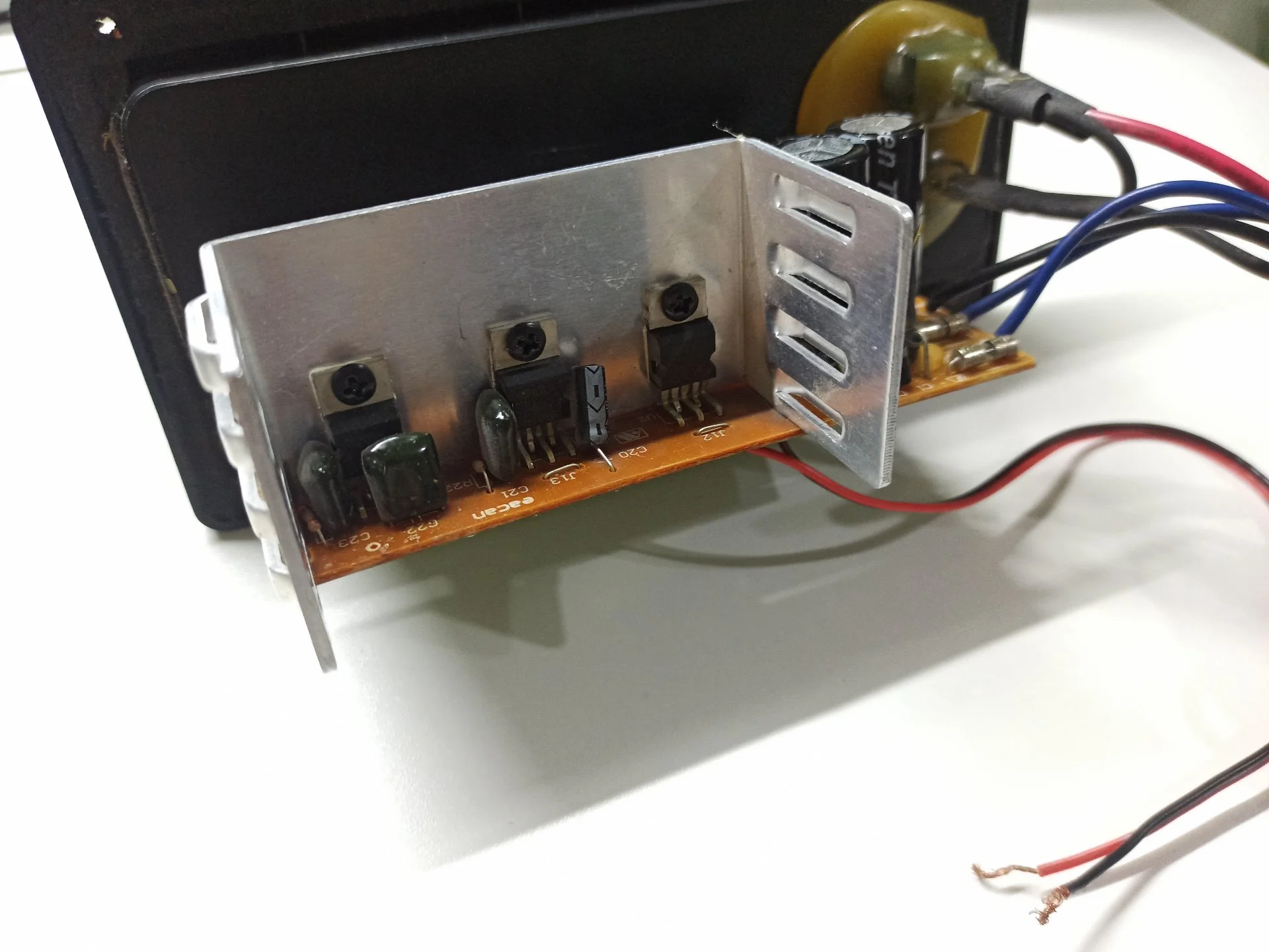 Усилитель от колонок "sven ms-920" на запчасти - миниатюра 4