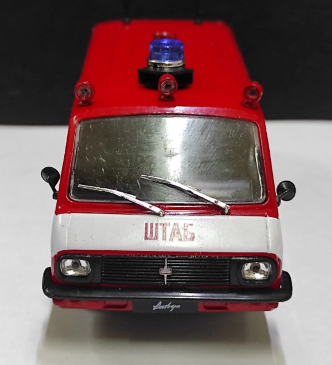 Модель машины 1:43 "РАФ-22034" DeAgostini. - миниатюра 3