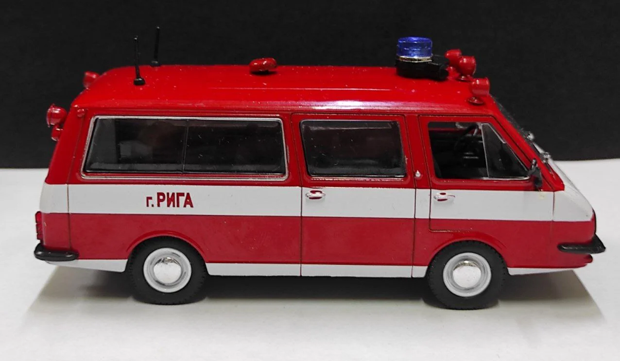Модель машины 1:43 "РАФ-22034" DeAgostini. - миниатюра 4