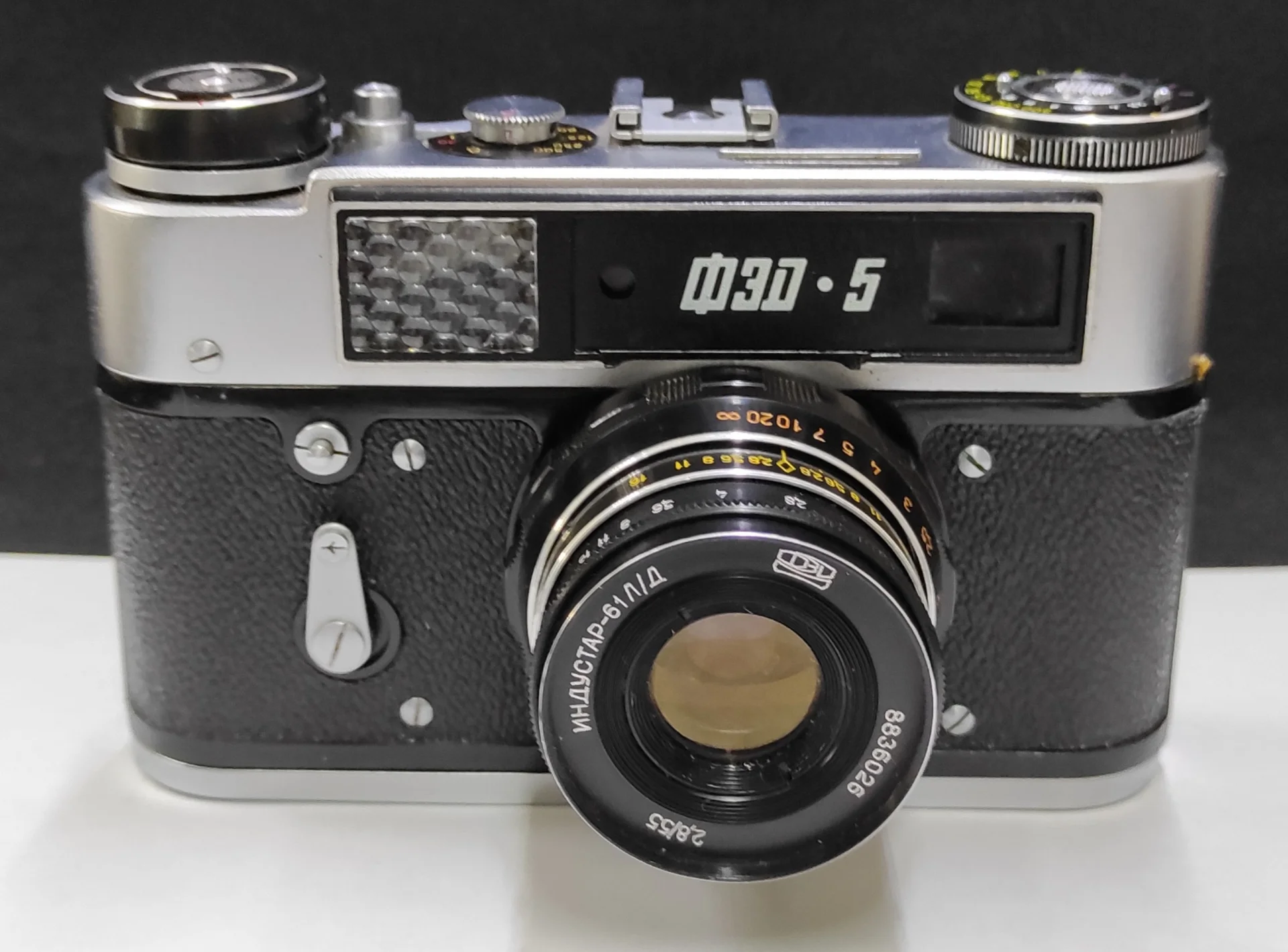 Пленочный фотоаппарат "ФЭД 5" с объективом "Индустар-61 Л/Д" Заводится, щелкает. Винтаж. СССР. - миниатюра 2