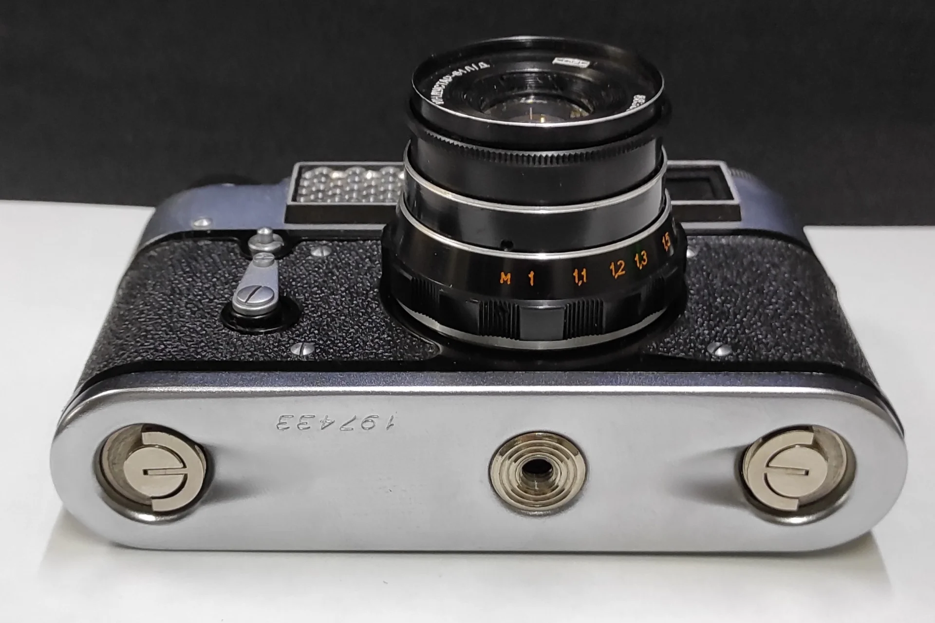 Пленочный фотоаппарат "ФЭД 5" с объективом "Индустар-61 Л/Д" Заводится, щелкает. Винтаж. СССР. - миниатюра 7